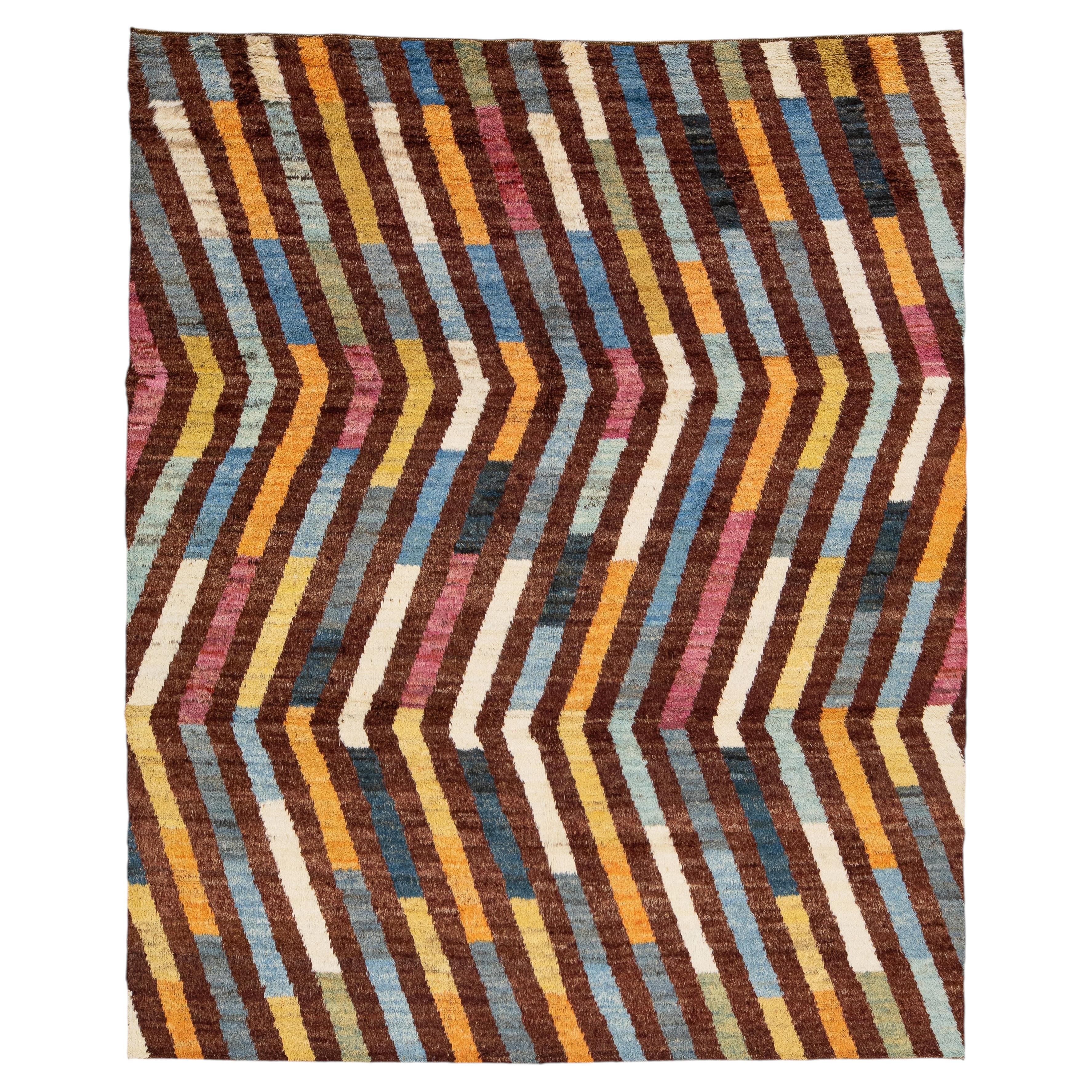 Modern Moroccan Style Handmade Wool Rug with Geometric Zig-Zag Chevron Pattern