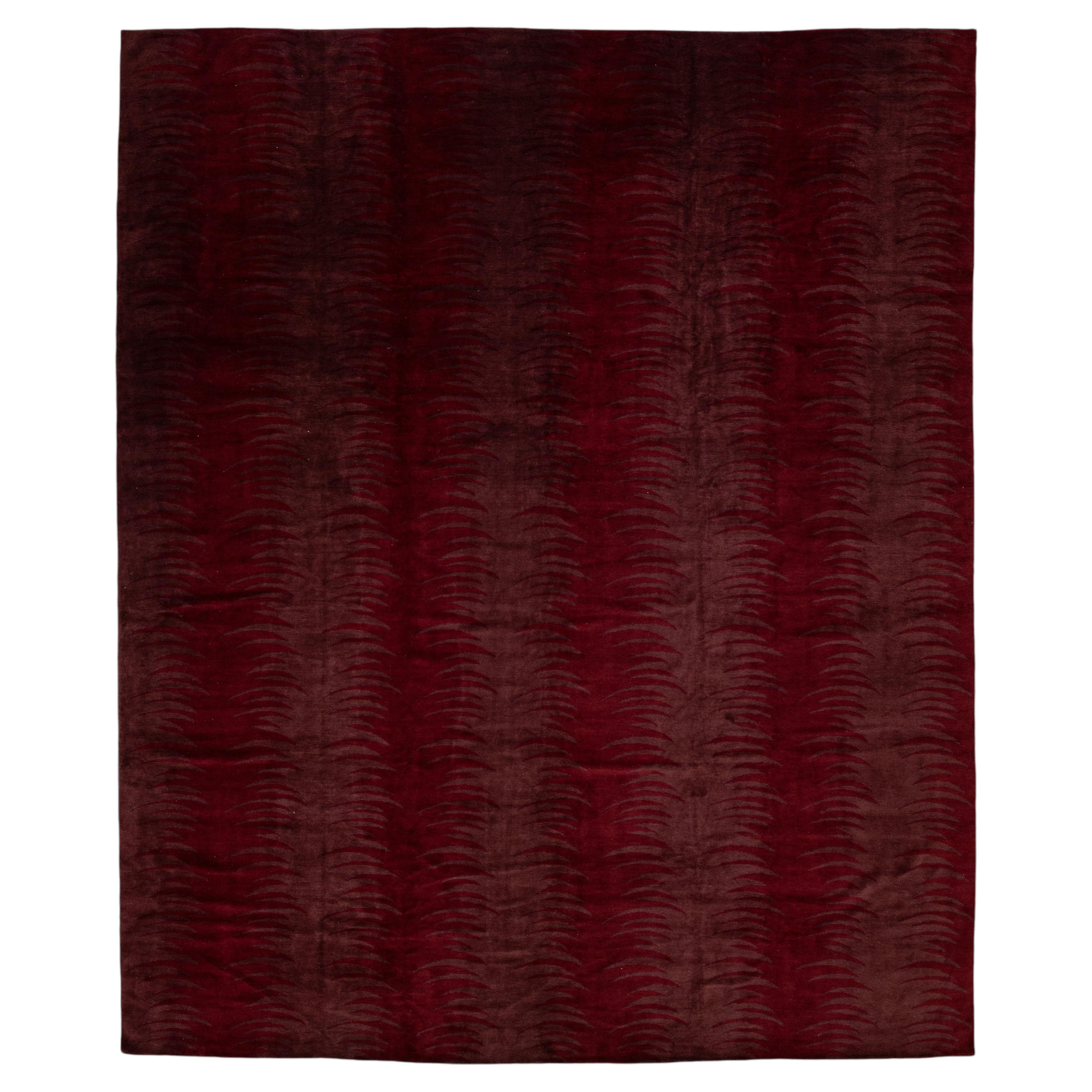 Tappeto moderno annodato a mano in lana e seta tibetane, color bordeaux intenso, 15x18