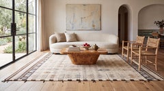 Moderner, handgefertigter Wollteppich im marokkanischen Stil mit geometrischen Rautenmotiven