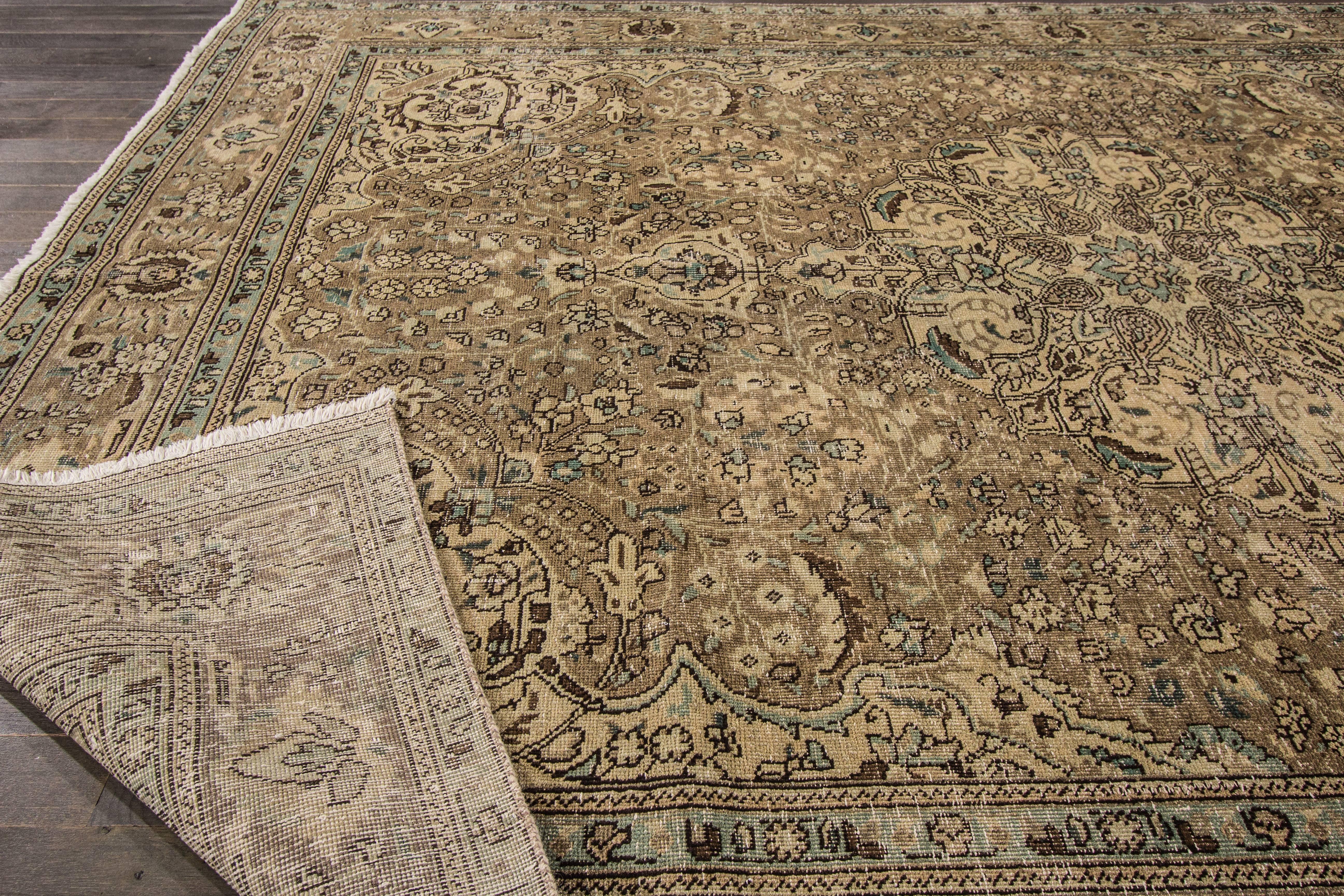 Wunderschöner antiker persischer Täbris-Teppich (Tabriz) im Angebot