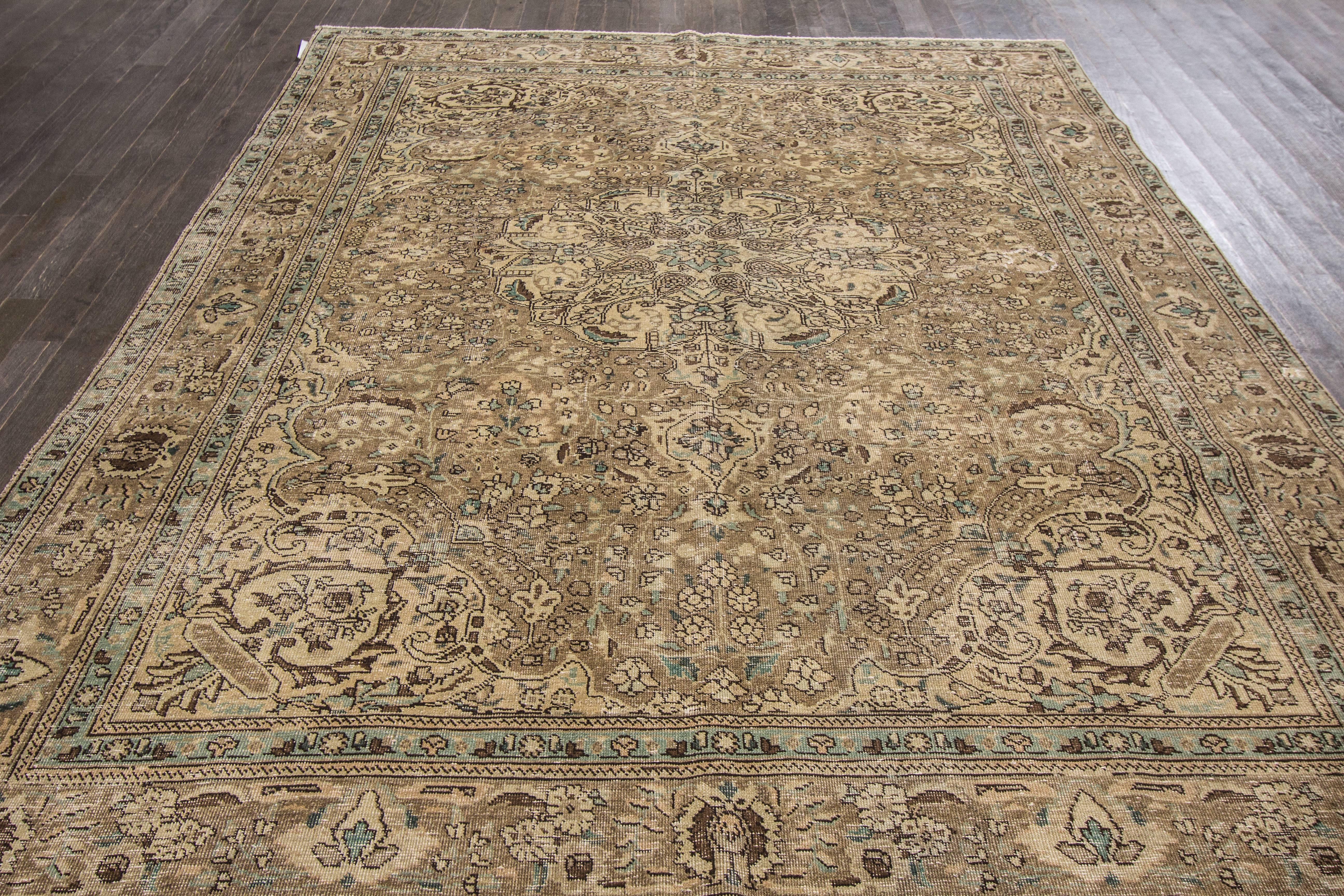Wunderschöner antiker persischer Täbris-Teppich (Frühes 20. Jahrhundert) im Angebot