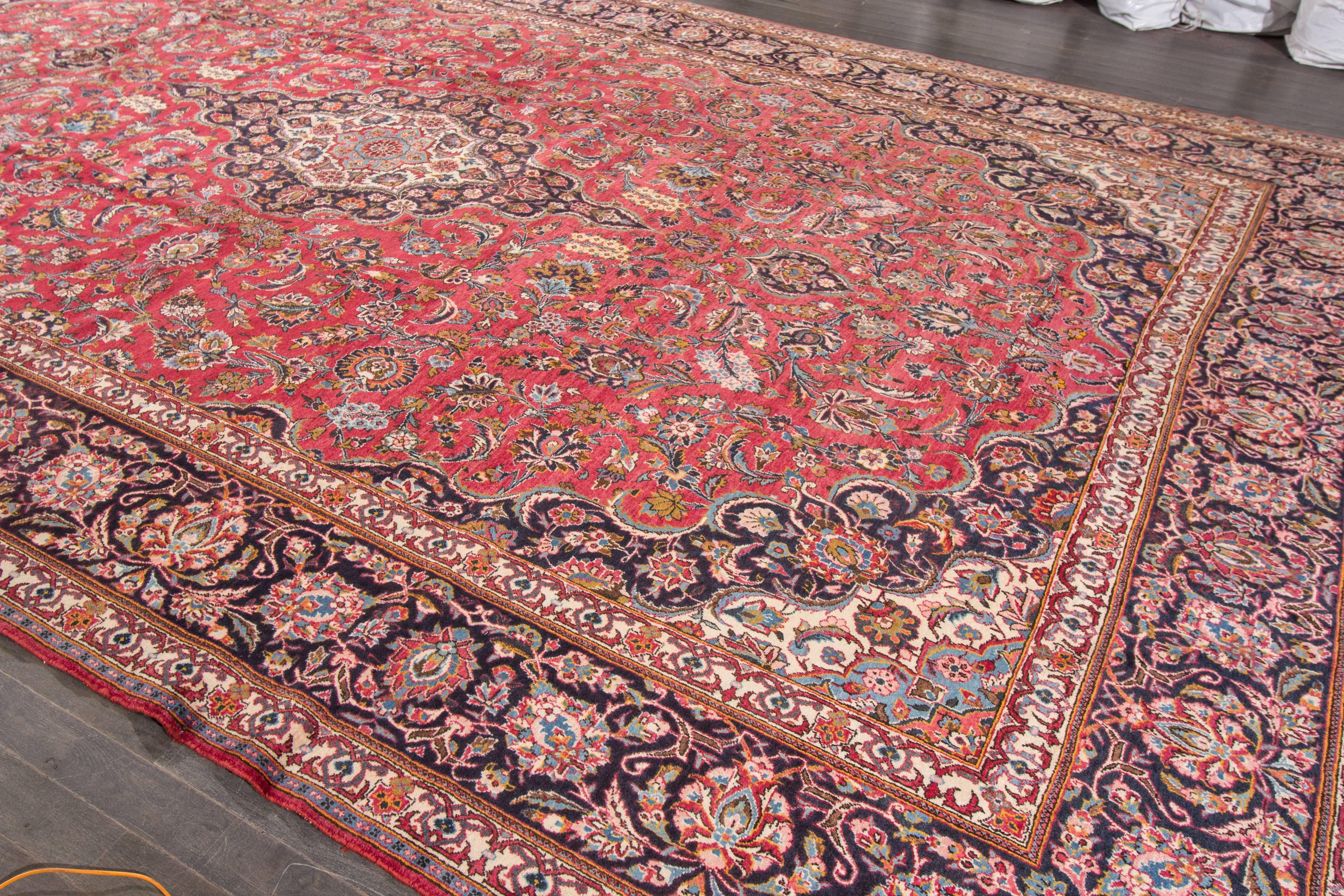 Schön gestalteter Kashan Teppich im Vintage-Stil (Kaschan) im Angebot