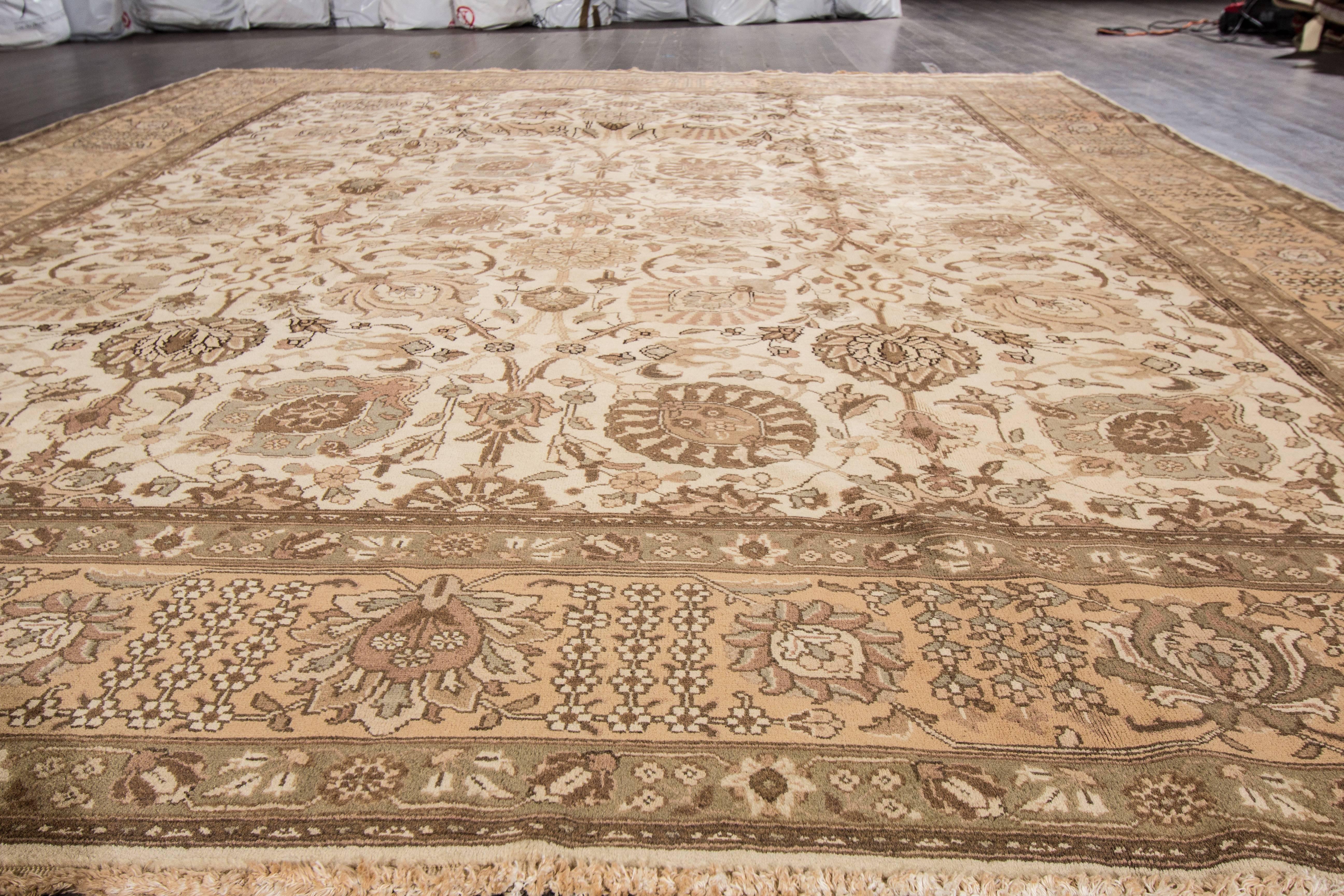 Beautifully Designed Antique Tabriz Rug In Good Condition For Sale In Norwalk, CT