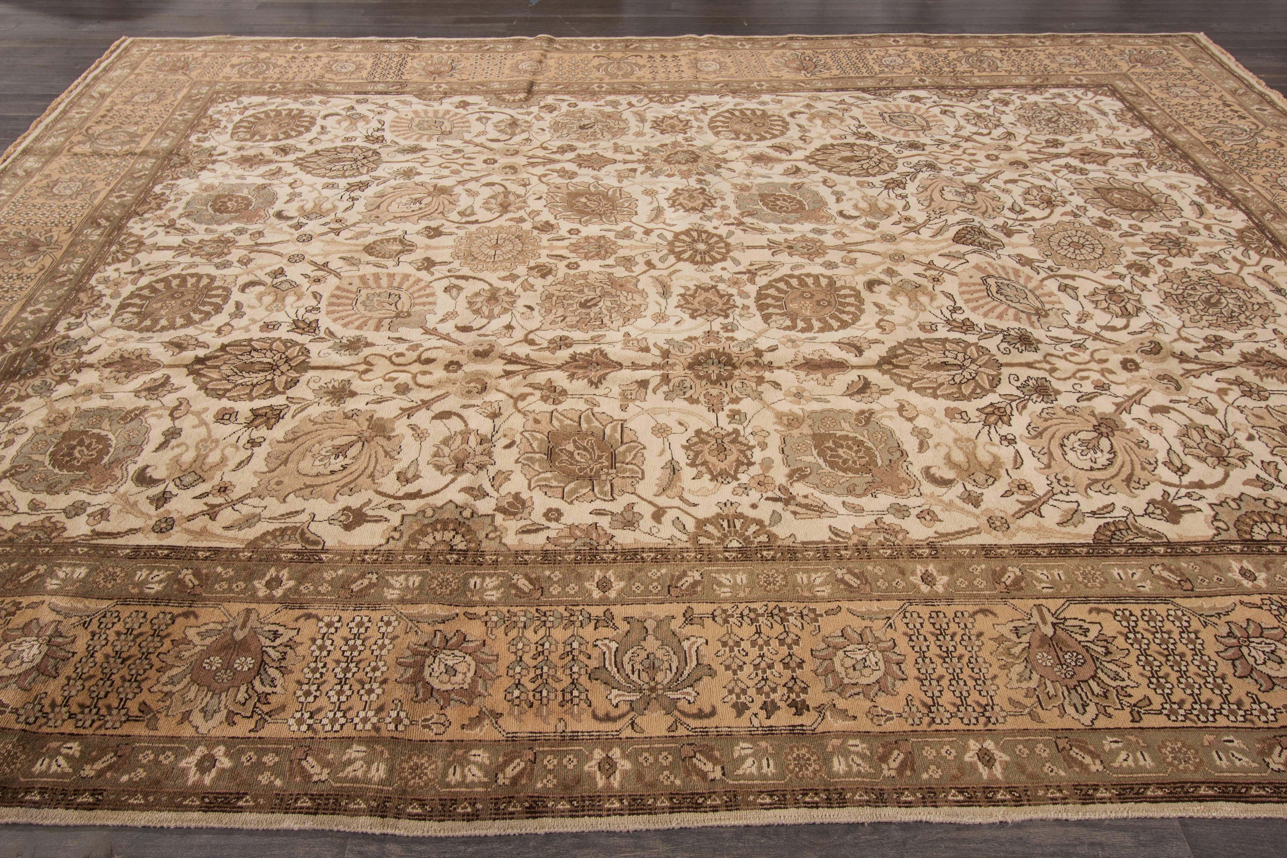 Mid-20th Century Beautifully Designed Antique Tabriz Rug For Sale