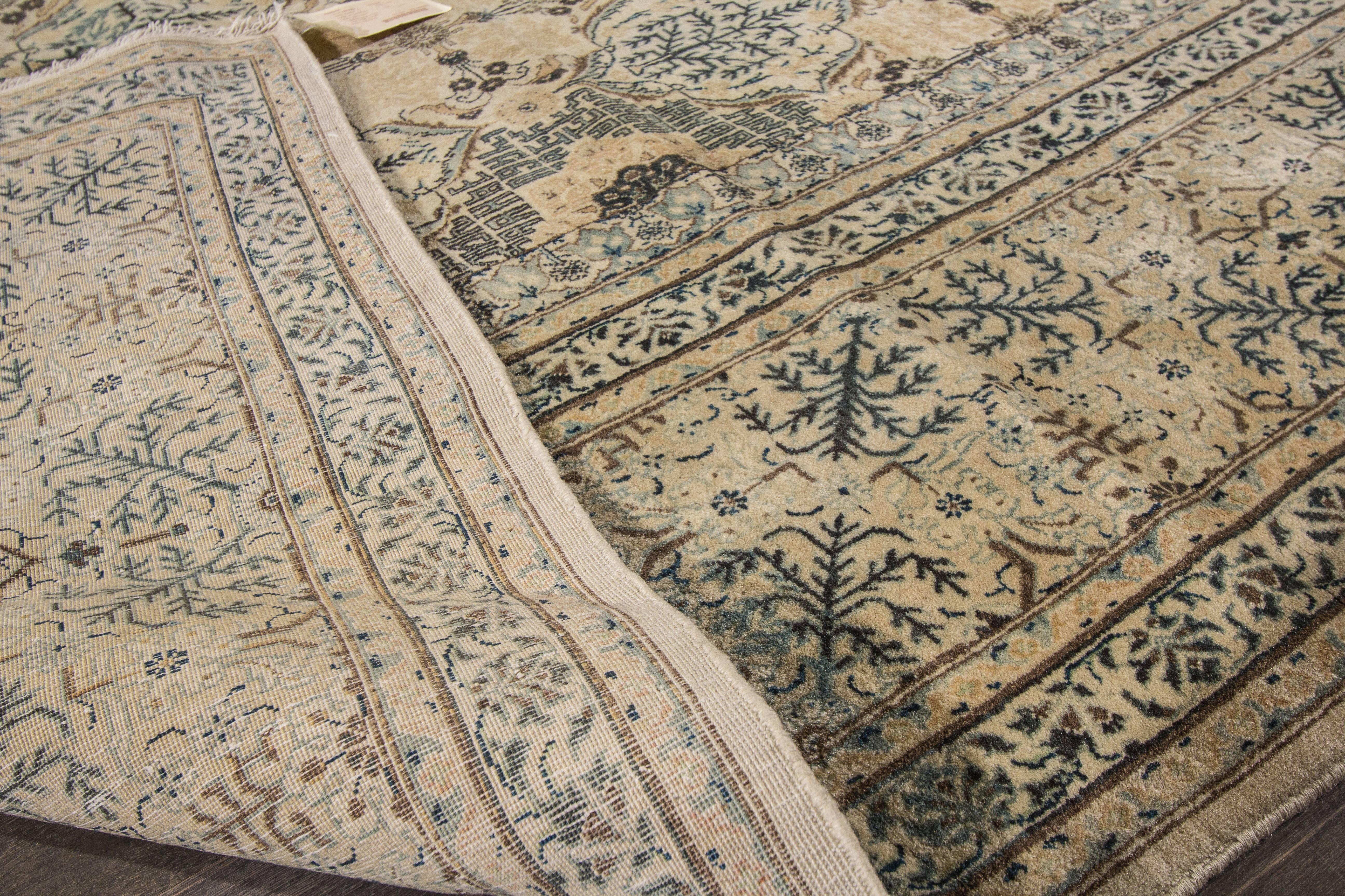 Persian Beautifully Designed Antique Kashan Rug For Sale