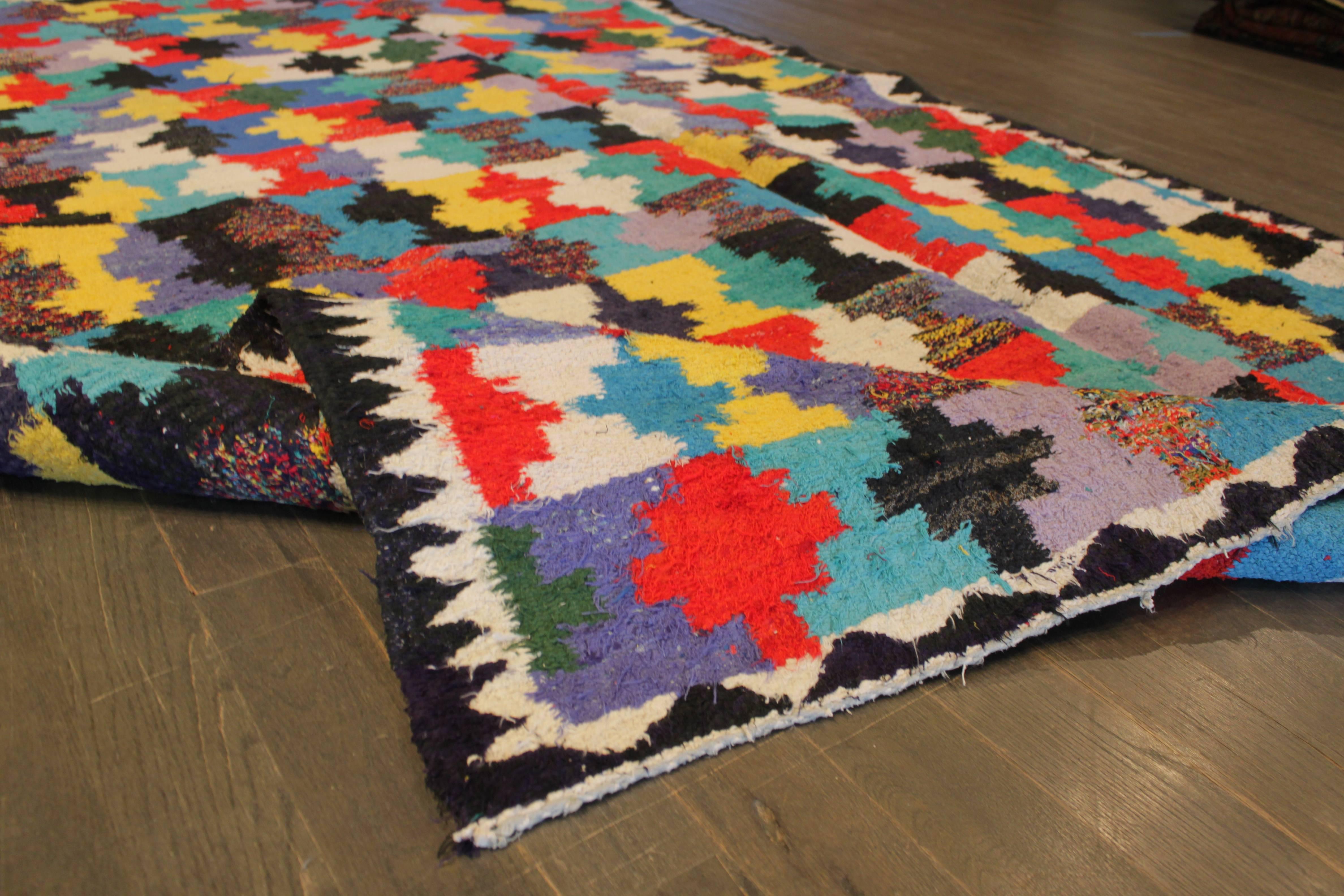 Beautifully Designed Vintage Kilim Rug For Sale 1