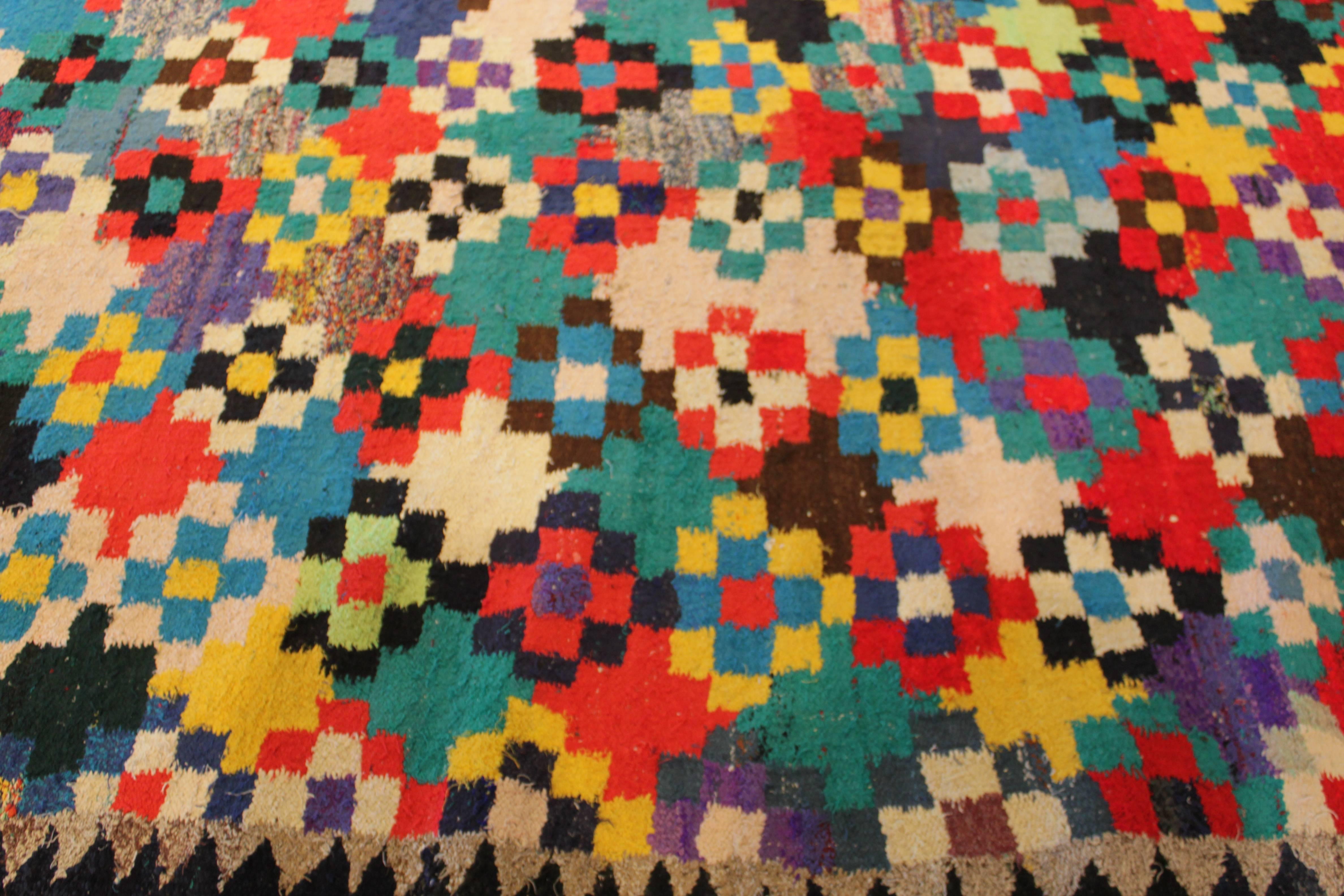 Beautifully Designed Vintage Kilim Rug In Excellent Condition For Sale In Norwalk, CT