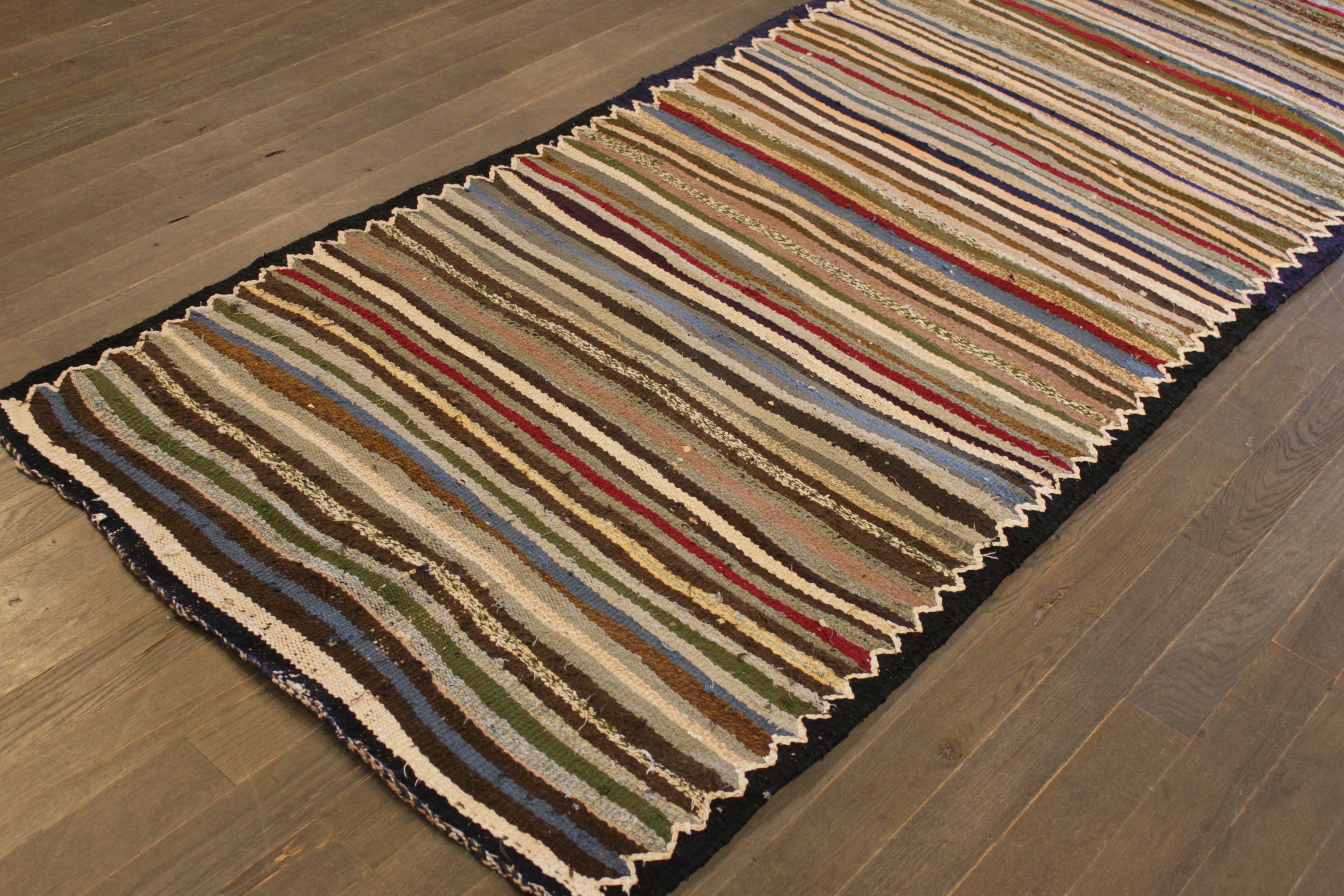 Beautifully Designed Vintage Persian Kilim Rug For Sale 4