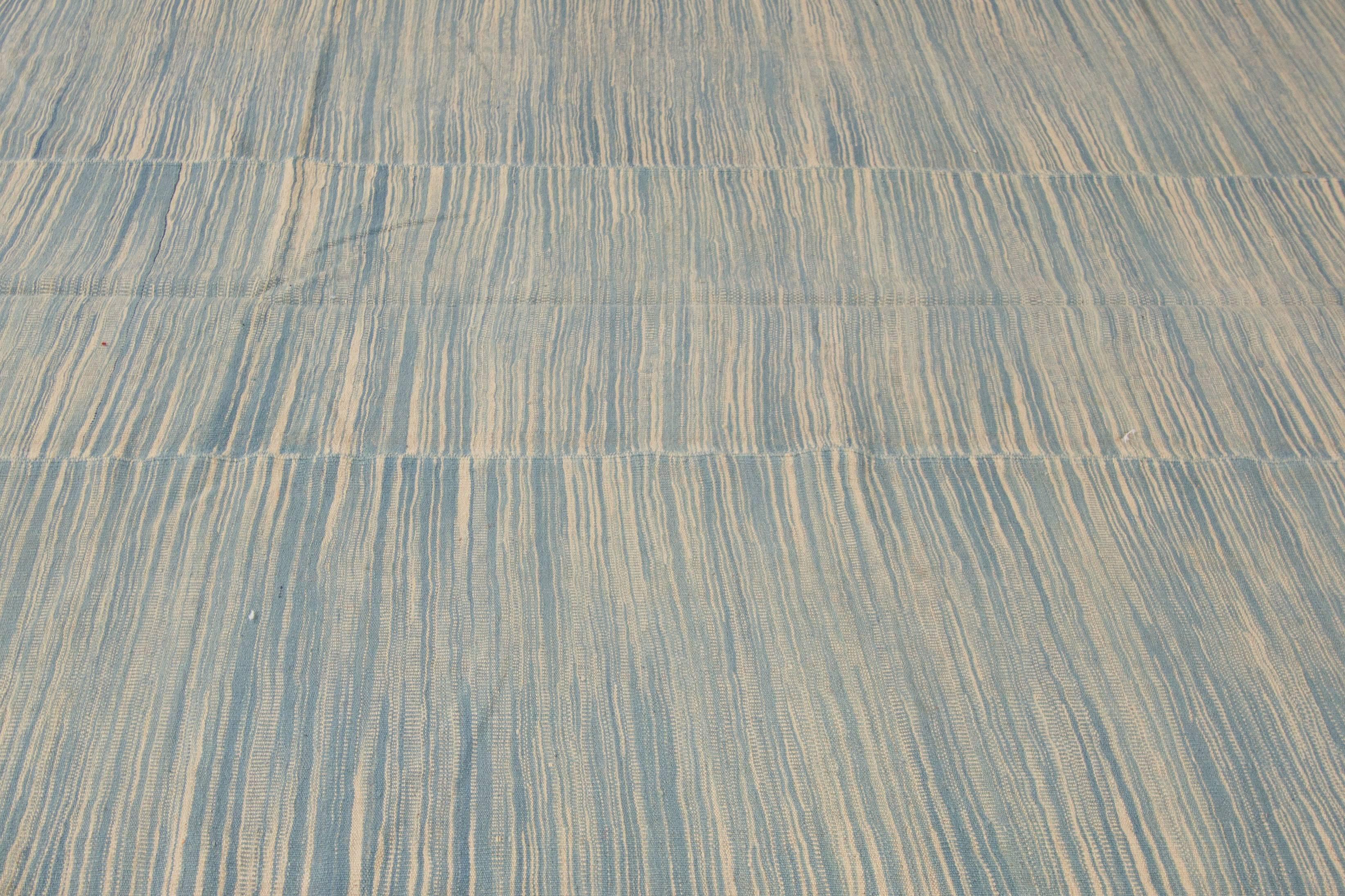 21st Century Contemporary Blue/Beige Textured Turkish Kilim Rug In Excellent Condition For Sale In Norwalk, CT