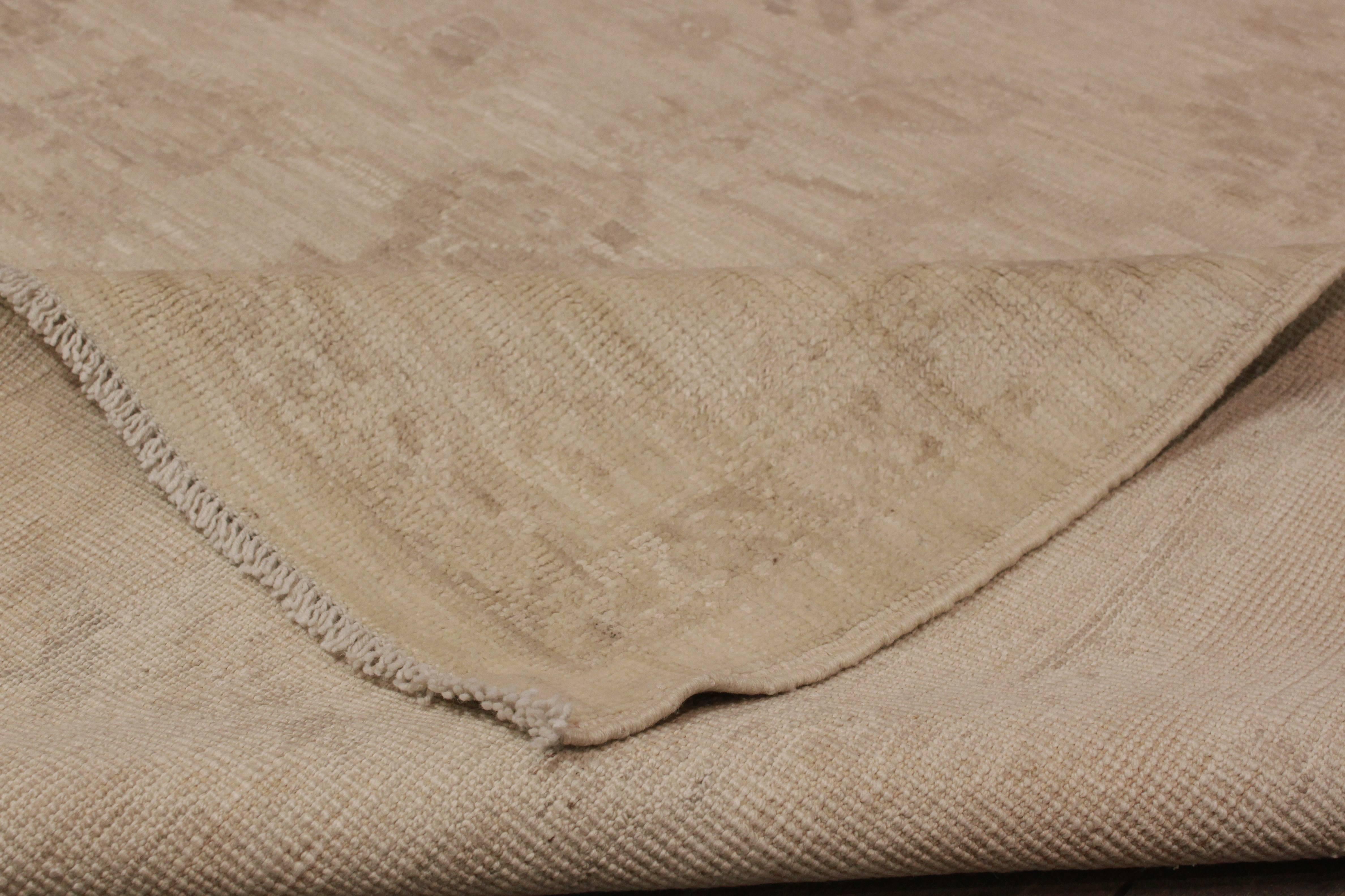 Moderner moderner türkischer Oushak-Teppich im Stil von Modern Moderne 2,9 m x 3,11 m. (Pakistanisch) im Angebot