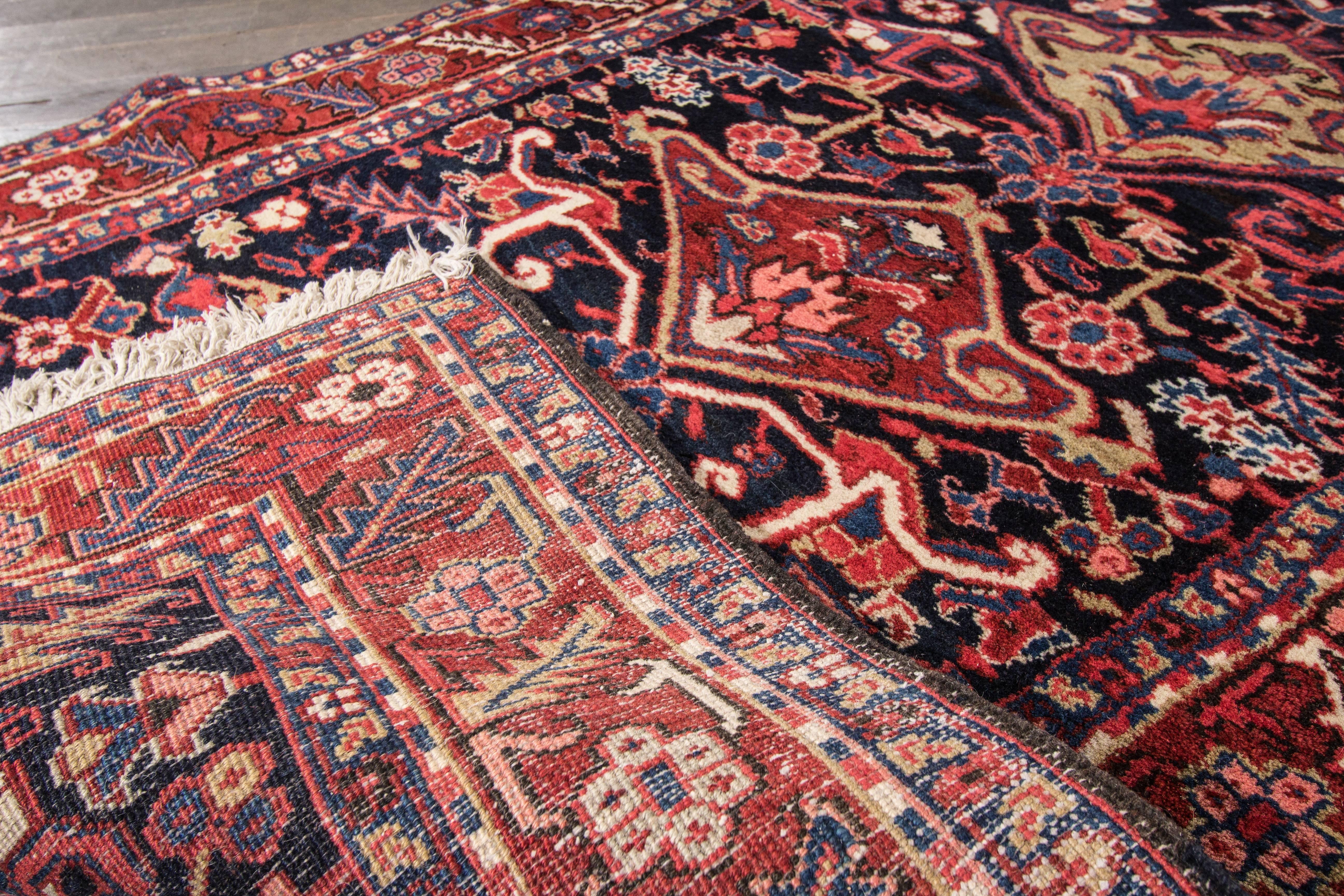 Persischer Heriz-Teppich, Vintage (Mitte des 20. Jahrhunderts) im Angebot