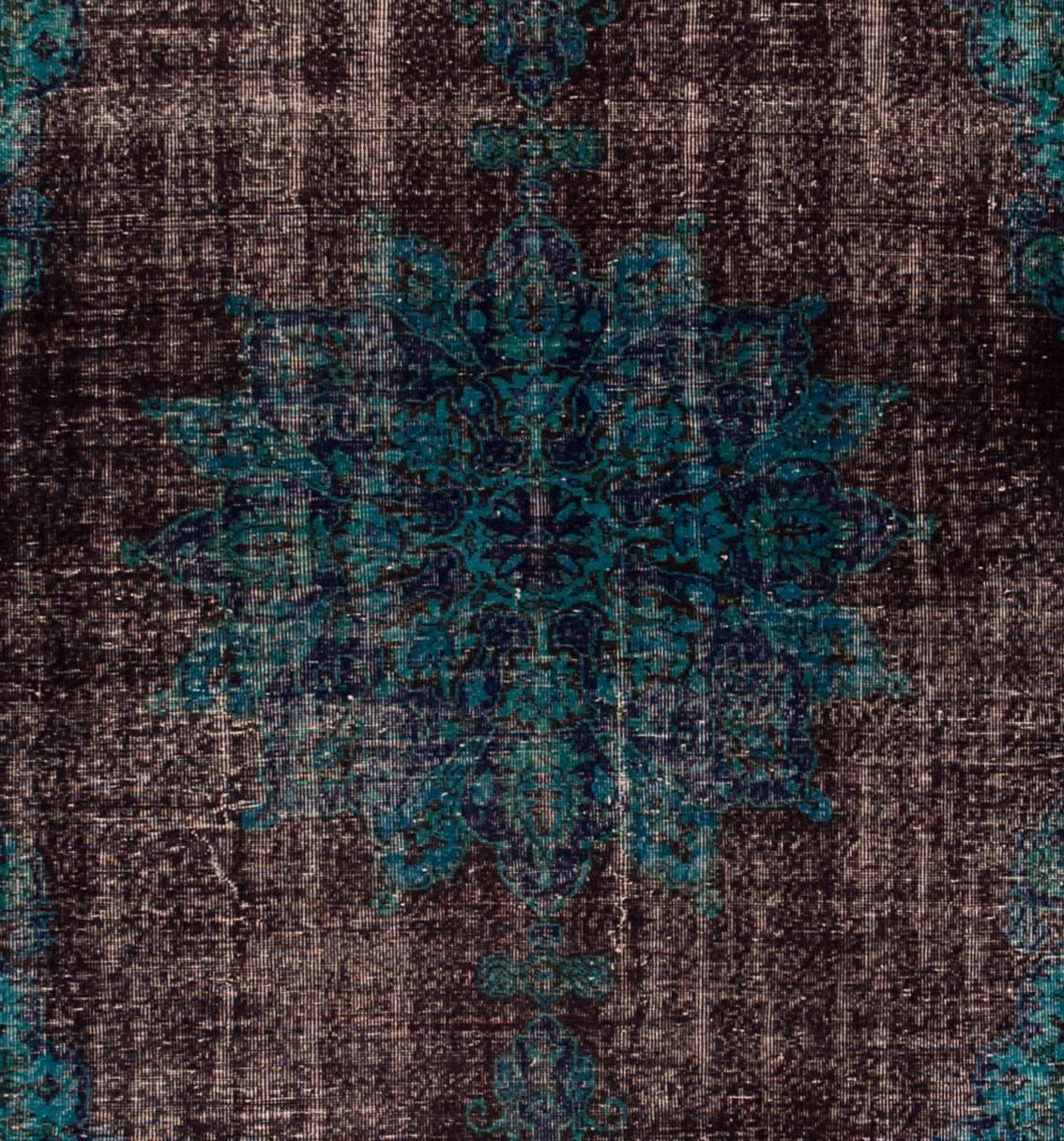 Blau/Brauner Overdyed-Teppich im Used-Stil (Handgeknüpft) im Angebot