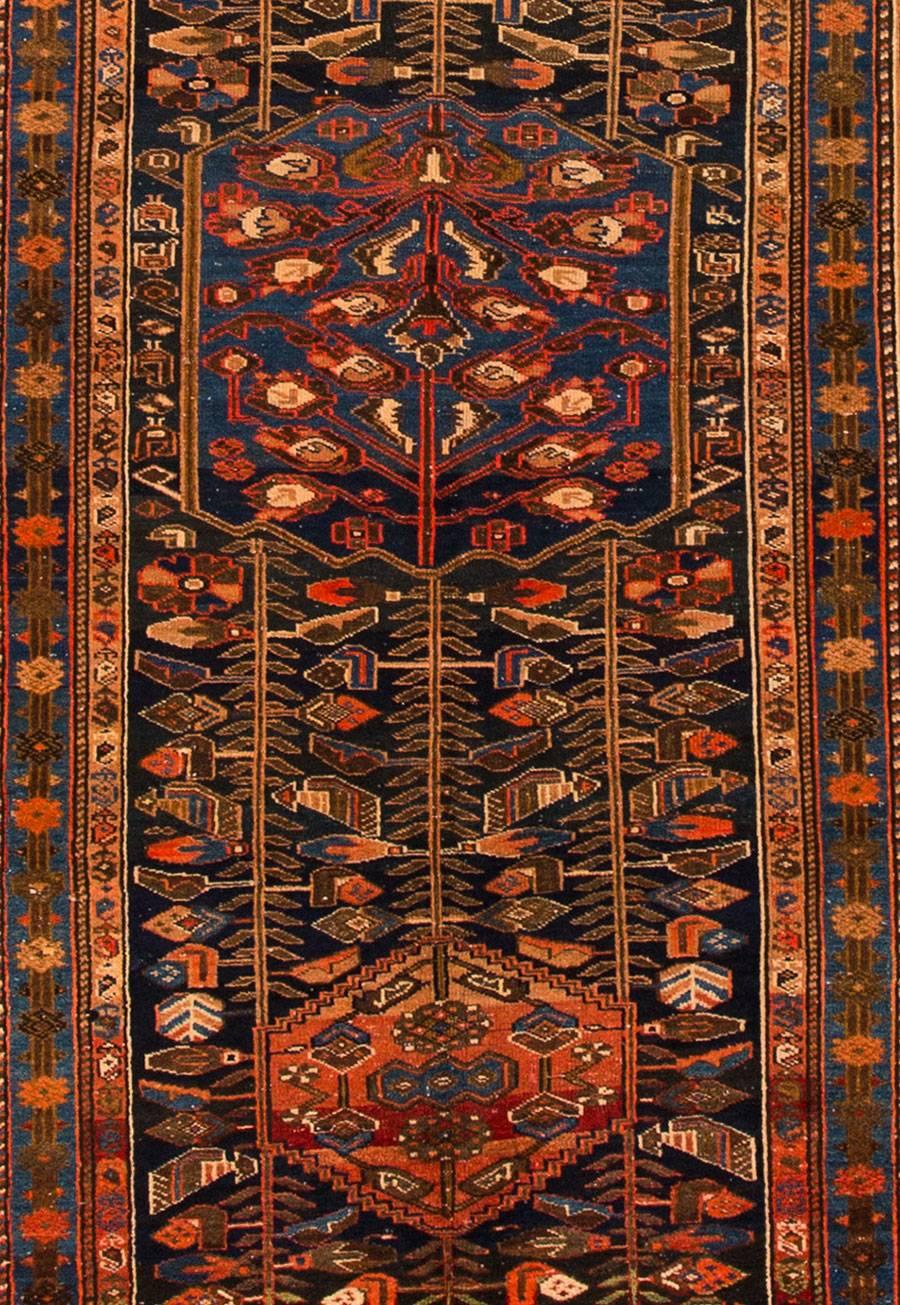 Antiker antiker persischer rostfarbener oder blauer Teppich (Persisch) im Angebot