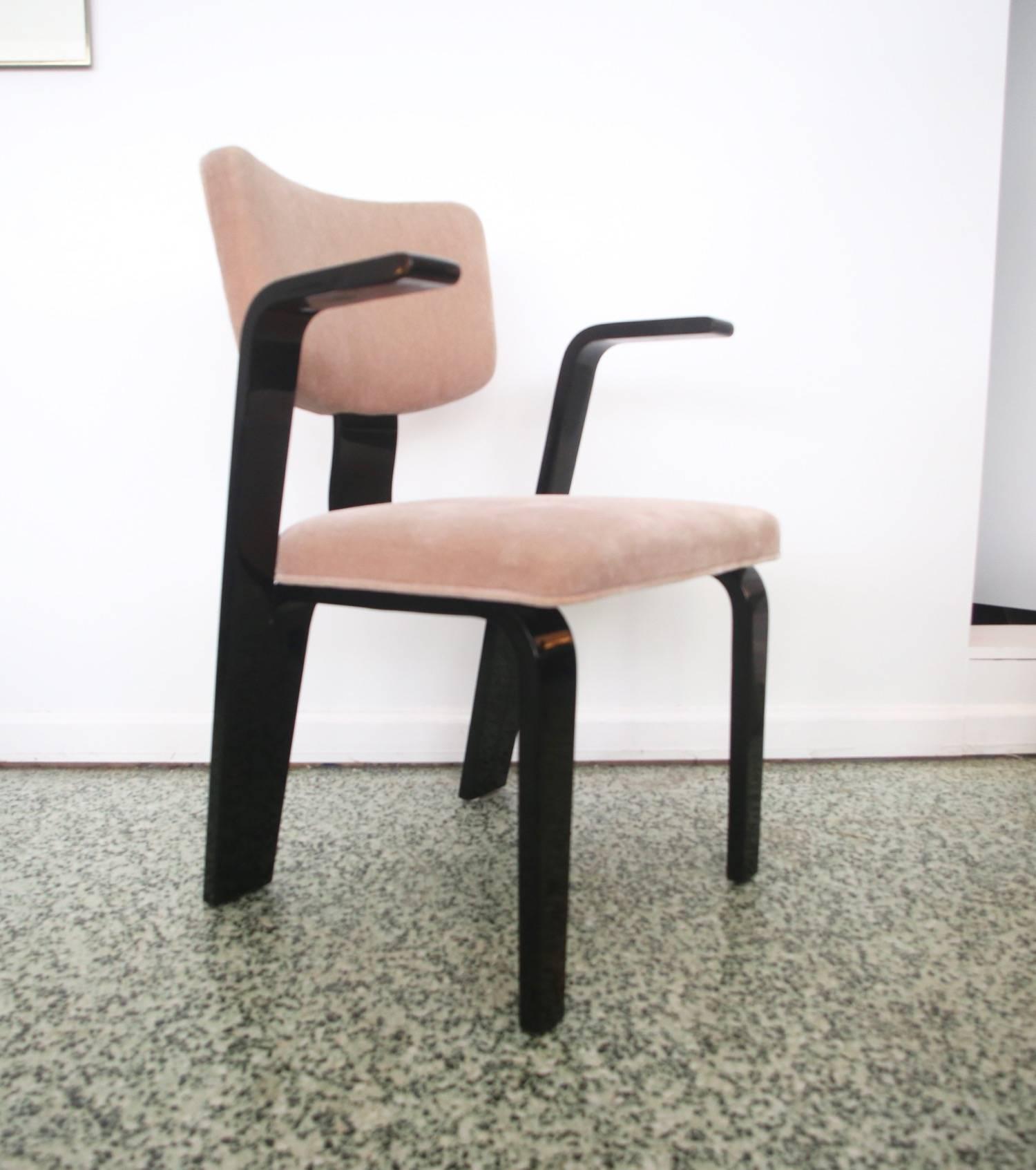 Designer: Unknown.
Manufacturer: Unknown.
Period/style: Mid-Century Modern.
Country: United States.
Date: 1960s.

In the style of: Thonet Aalto.
