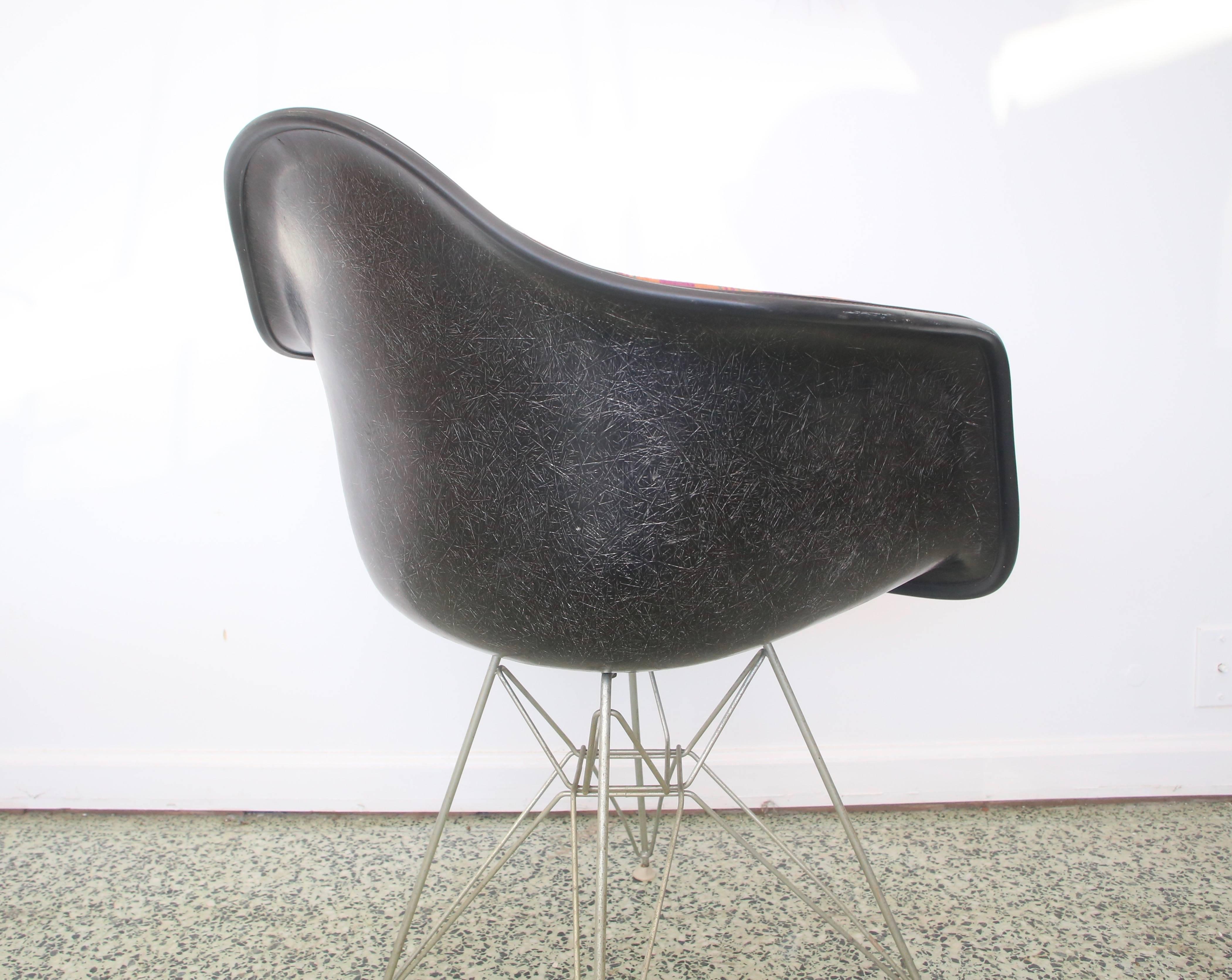 Designer: Charles Eames.
Manufacturer: Herman Miller. 
Period/Style: Mid-Century Modern. 
Country: United States.
 Date: 1960s.