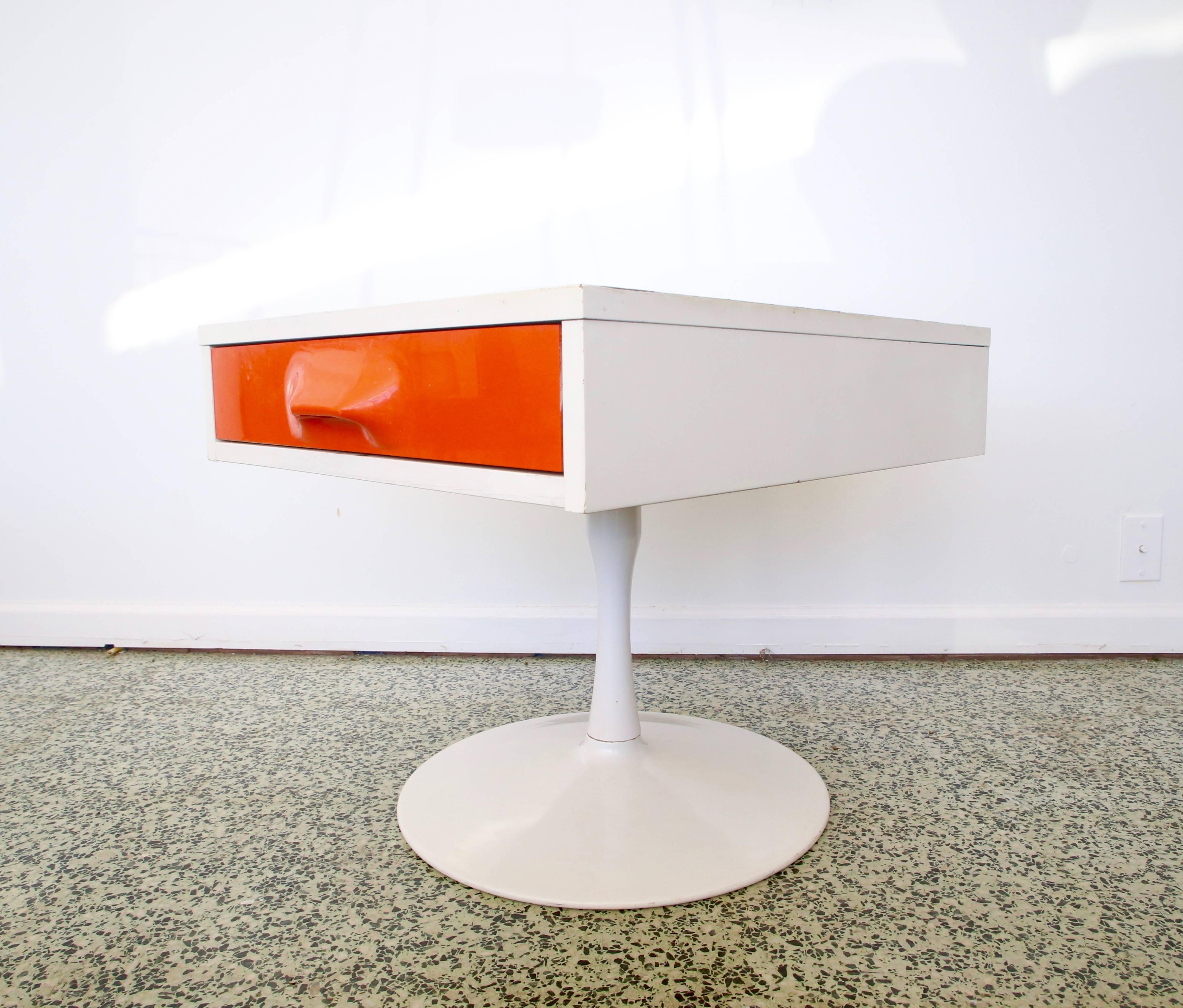 20th Century Pair of Mod Pop Raymond Loewy Style Nightstand by Broyhill