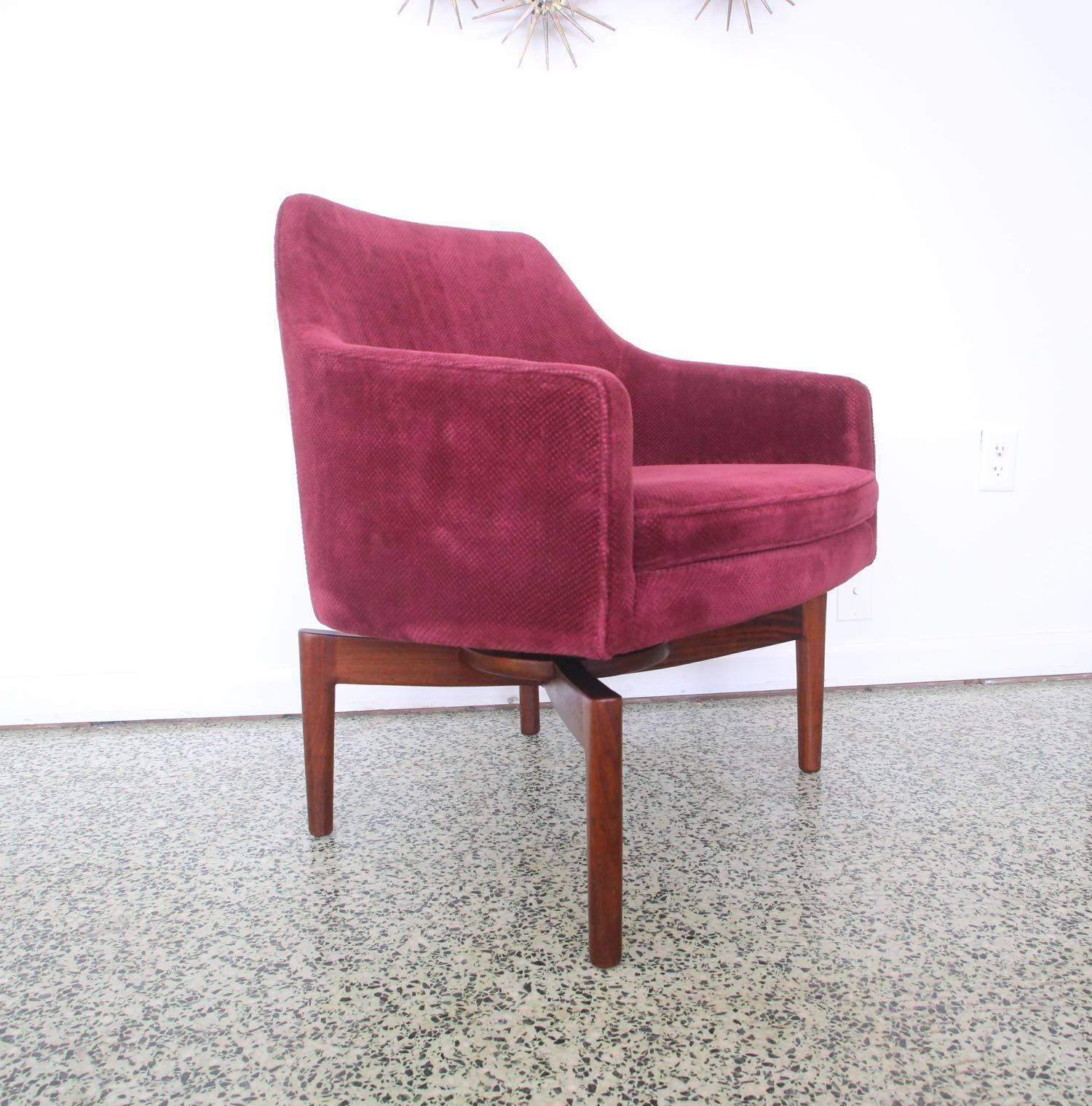 Designer: Jens Risom.
Manufacturer: Jens Risom.
Period/Style: Mid-Century Modern.
Country: United States. 
Date: 1960s.