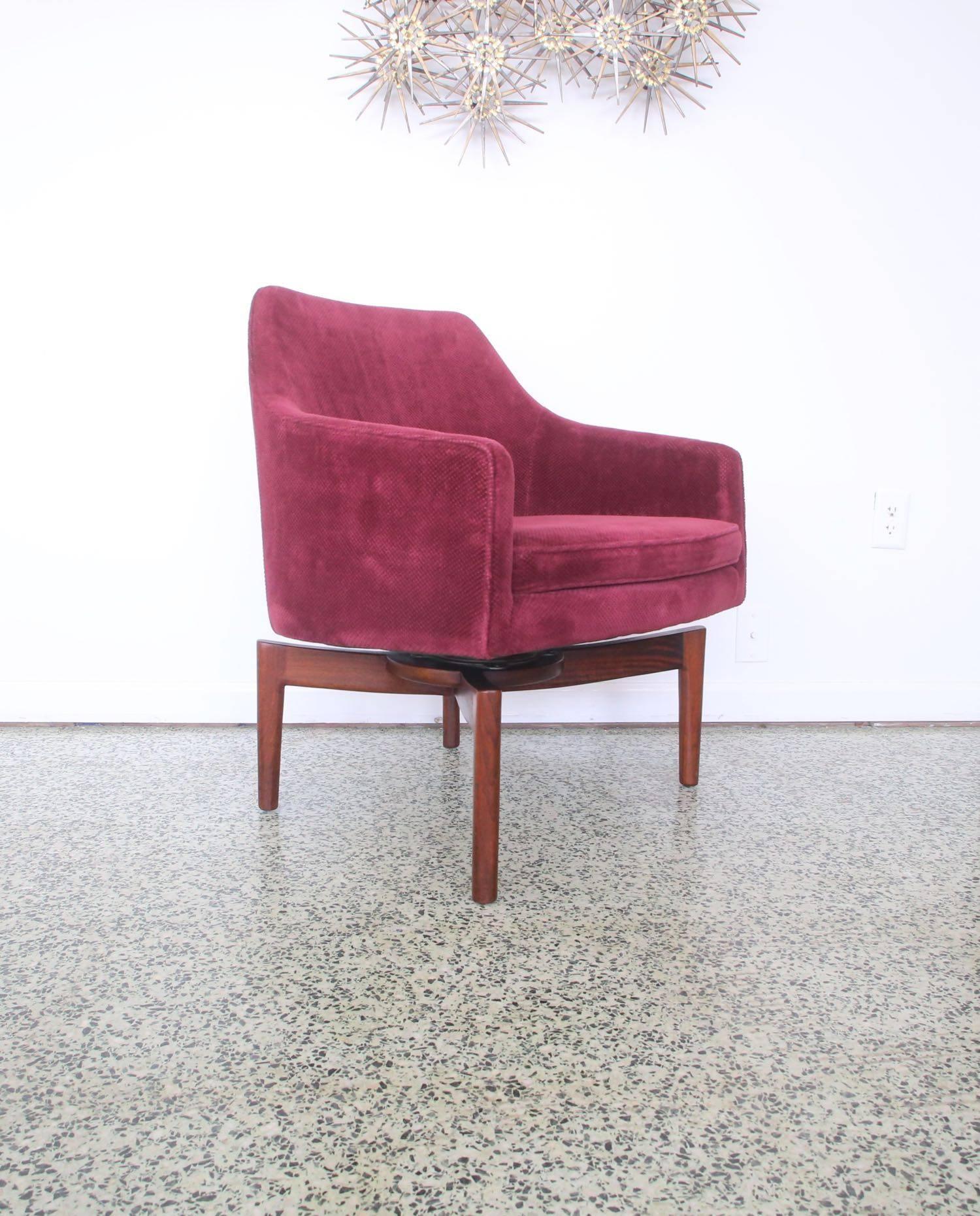 Pair of Vintage Jens Risom Walnut Swivel Lounge Chairs 2