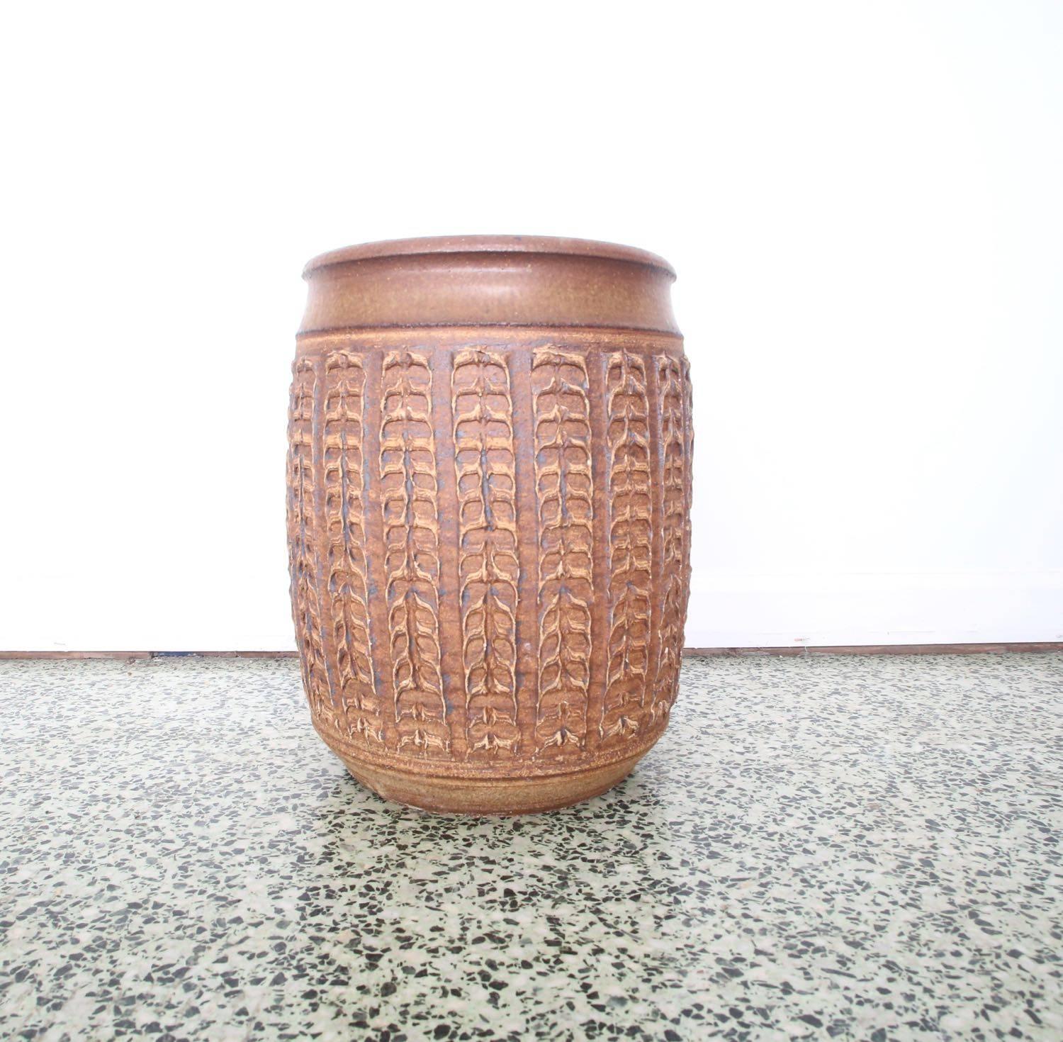 Large Stoneware Bob Kinzie Planter Pot In Good Condition In St. Louis, MO