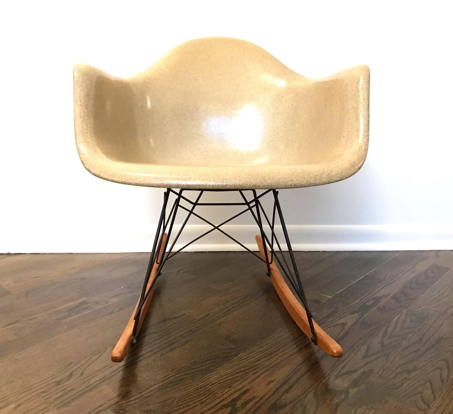 Herman Miller Zenith Eames Rope Edge Rocker (RAR) with Rare Base In Excellent Condition In St. Louis, MO