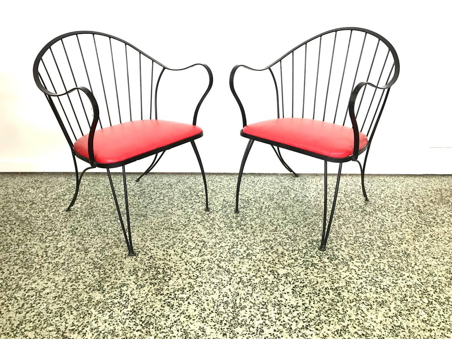 Pair of Dramatic Woodard Lounge Chairs 1