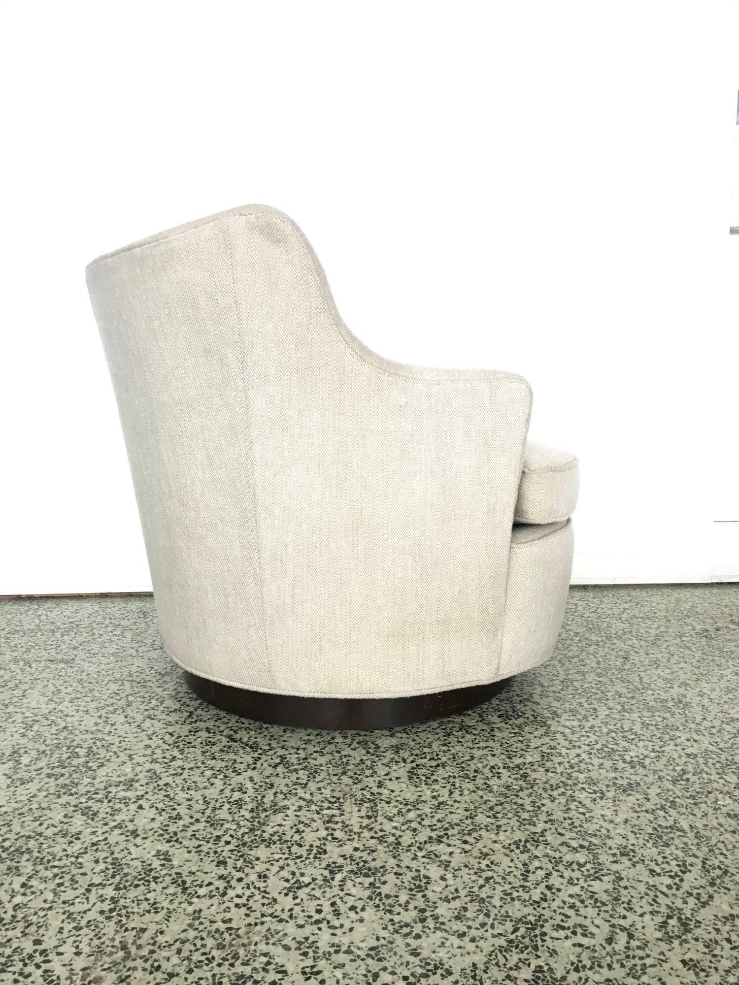 Swivel Lounge Chair by Edward Wormley for Dunbar In Excellent Condition In St. Louis, MO