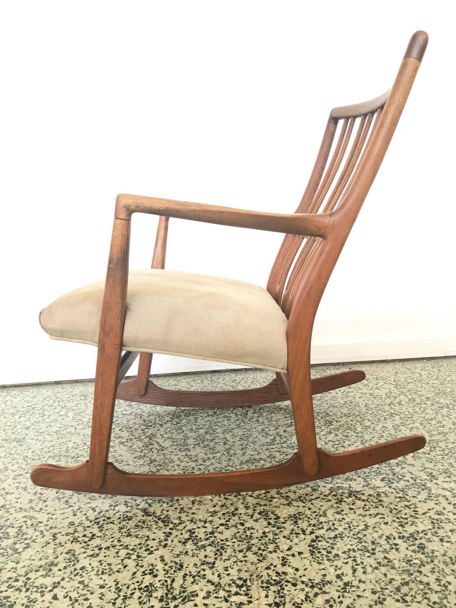 Rare Hans Wegner Rocker for Mikael Laursen, 1942-1944 In Excellent Condition In St. Louis, MO