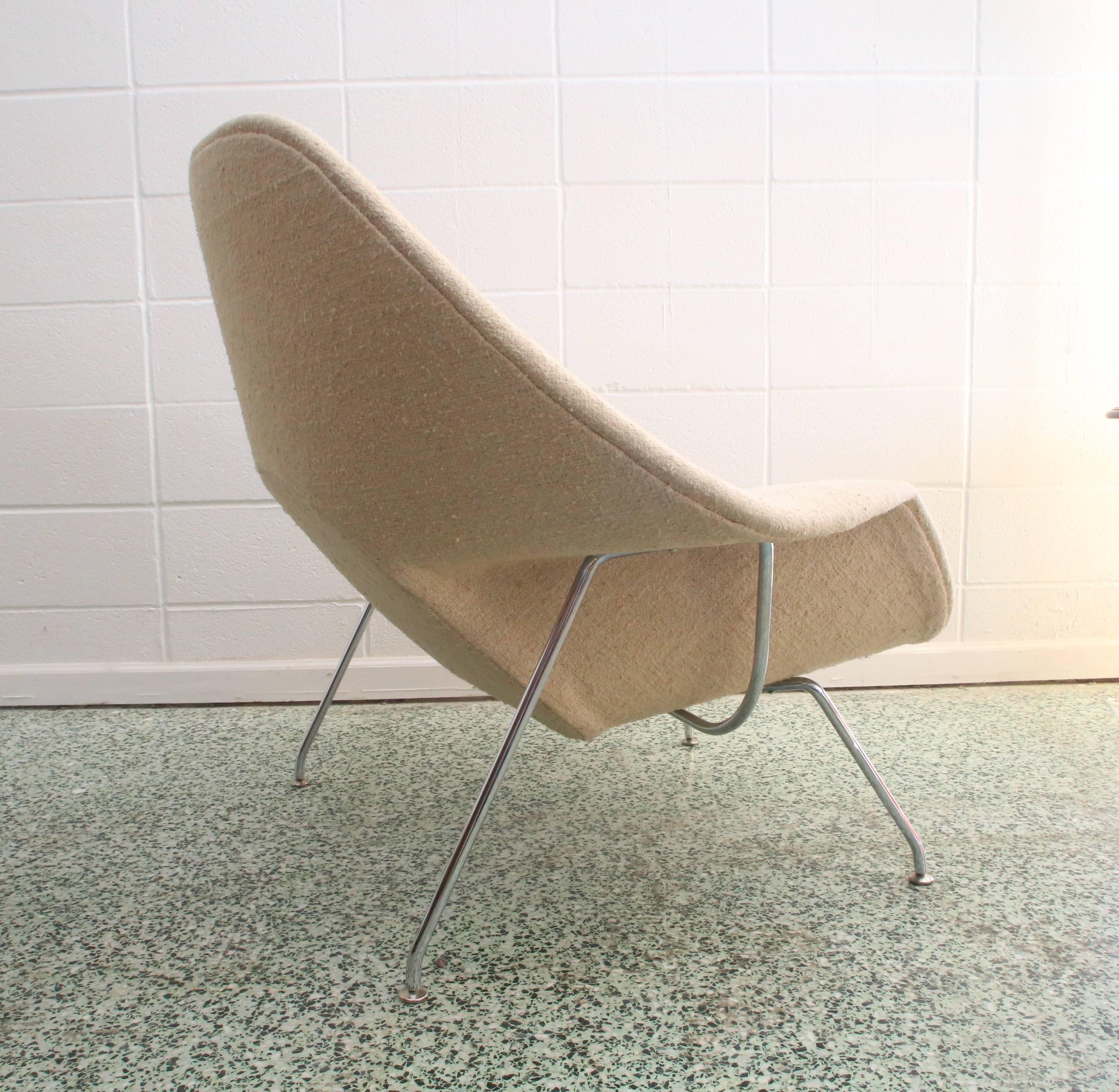 1979 Womb Chair & Ottoman by Eero Saarinen for Knoll Original Fabric In Excellent Condition In St. Louis, MO