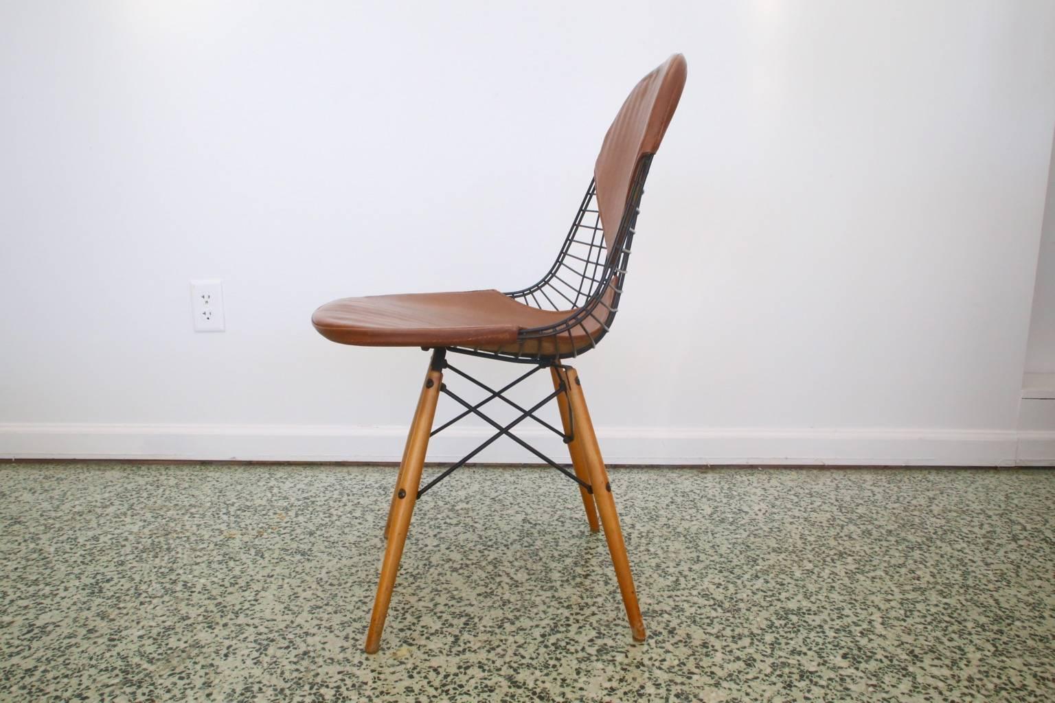 Set of Four Early Charles Eames Dowel Leg Chairs 3