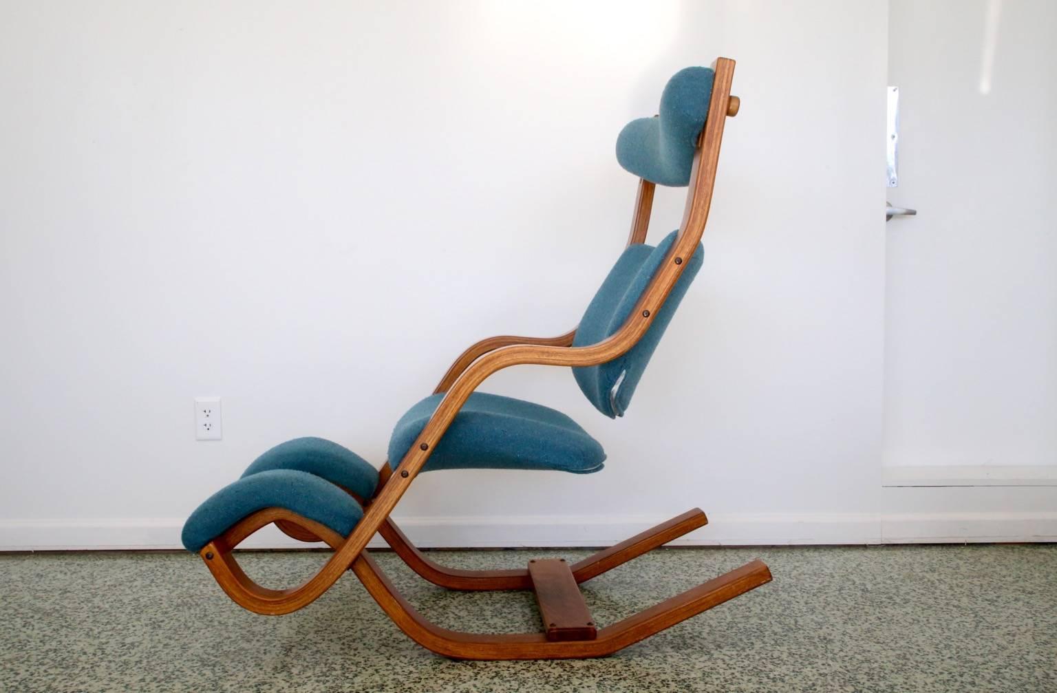 Vintage Gravity Balans chair by Peter Opsvik, 1984.
Measures: 28.7