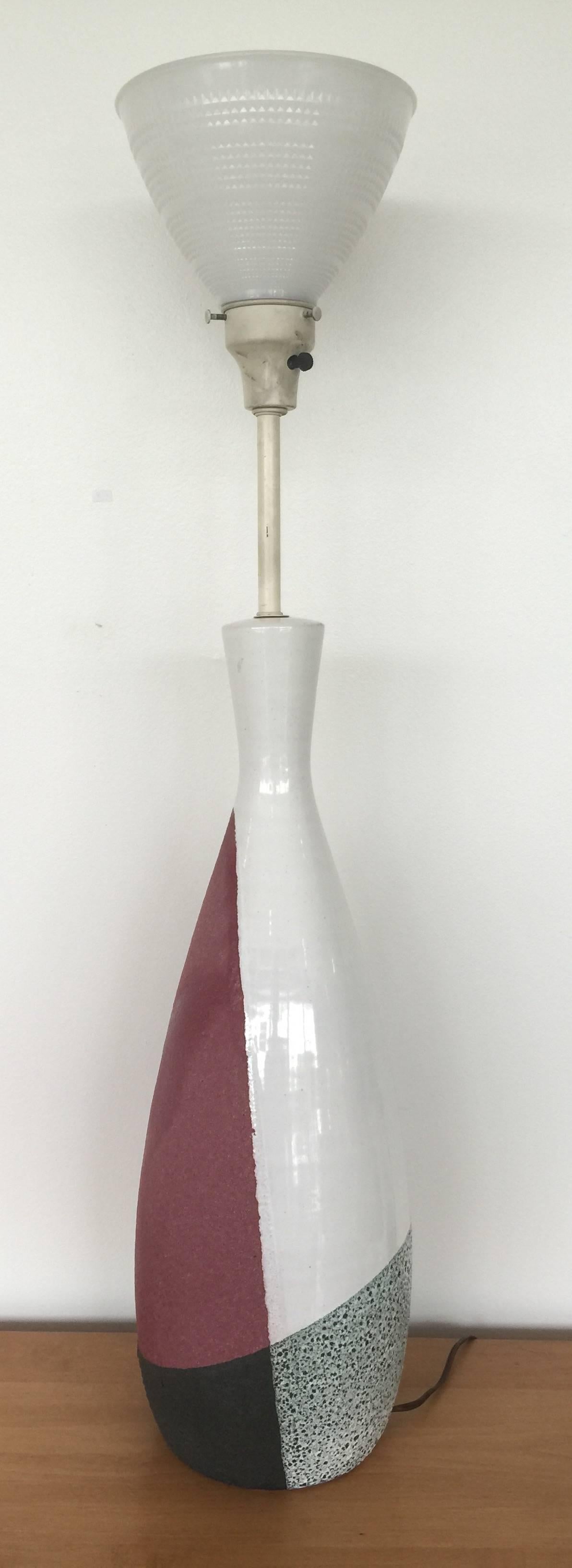 Beautiful lamp with a nice lava glaze lamp by Ettore Sottsass for Raymor. No cracks or scratches. Comes with a milk glass shade. Wonderful colors.