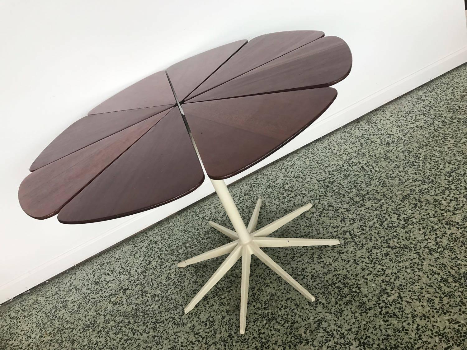 Richard Schultz for Knoll Petal Dining Table In Excellent Condition In St. Louis, MO