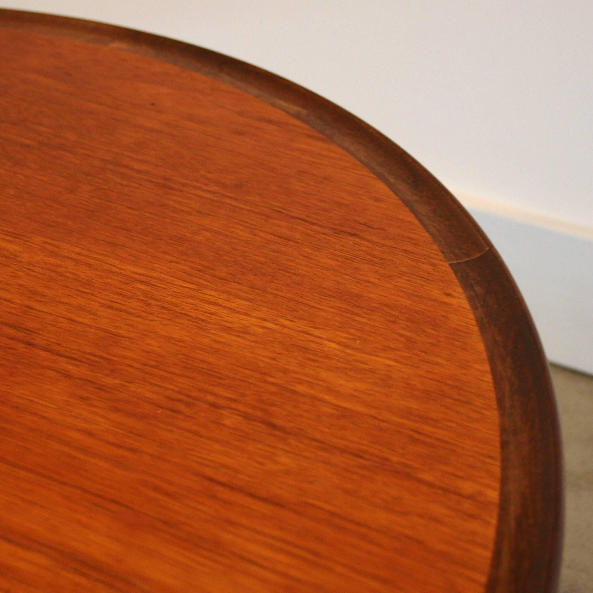 Vintage Danish Teak Round Coffee Table by Peter Hvidt In Excellent Condition In Vancouver, BC
