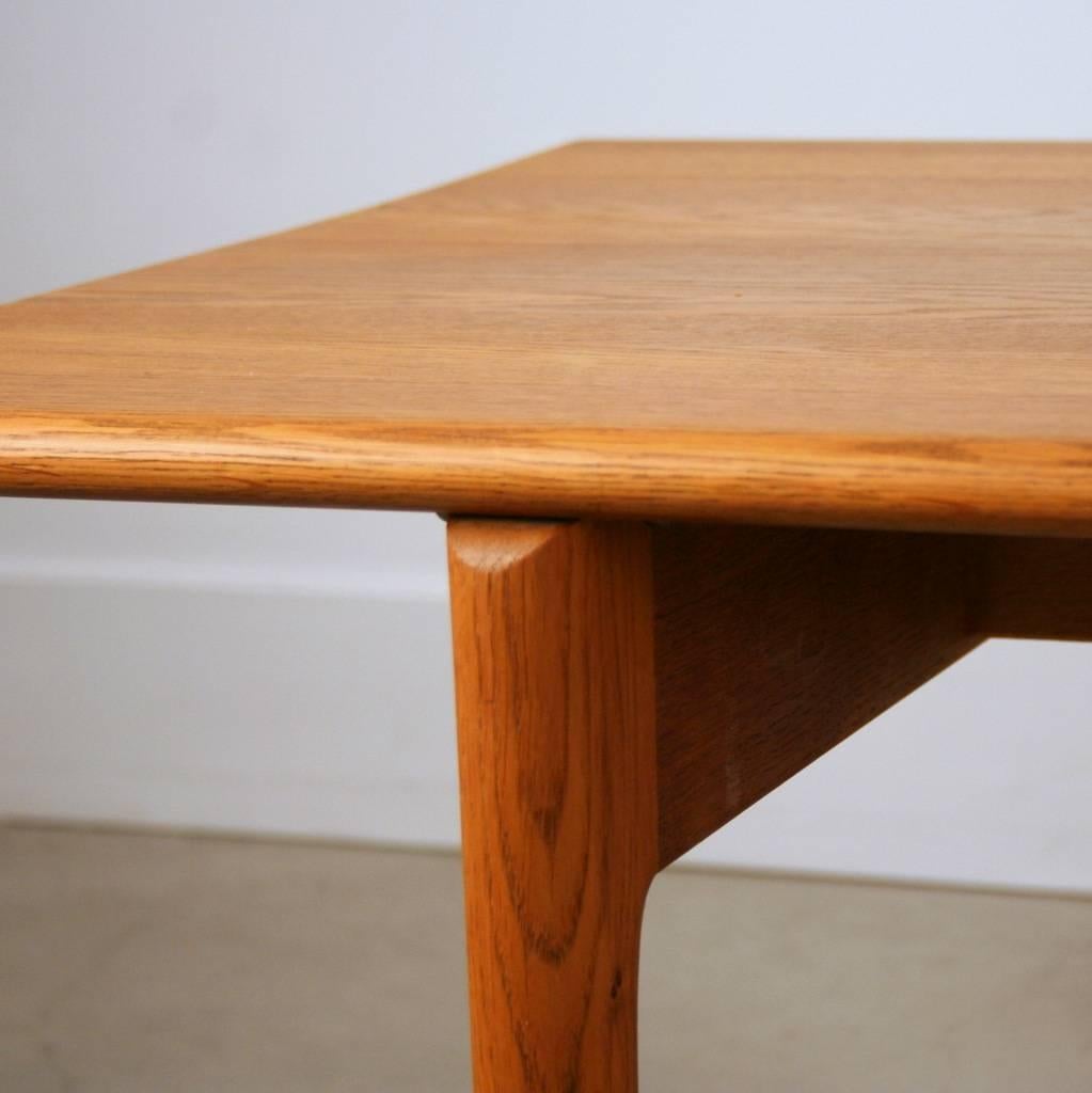 Vintage Danish Oak Coffee Table Model AT-15 by Hans Wegner In Excellent Condition For Sale In Vancouver, BC