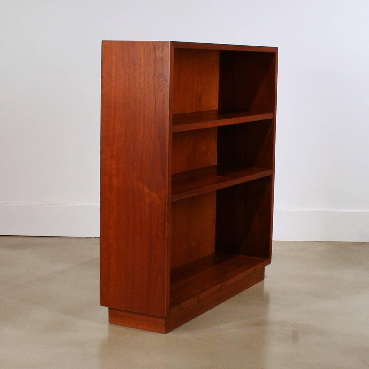 Vintage Danish Teak Bookcase In Excellent Condition In Vancouver, BC