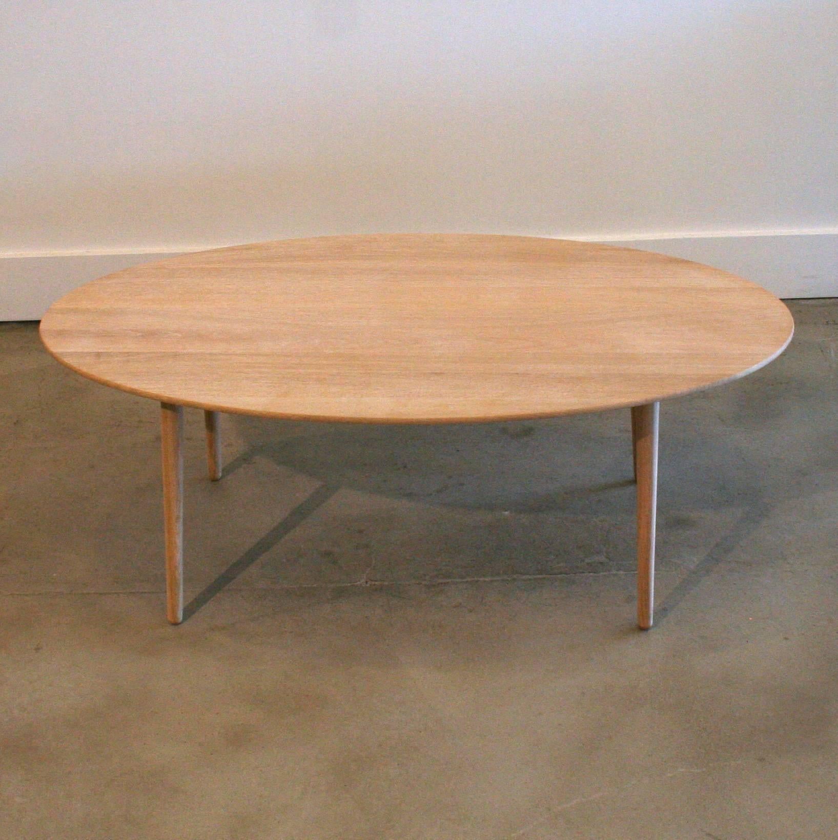 Danish Soaped Oak Coffee Table In Excellent Condition For Sale In Vancouver, BC
