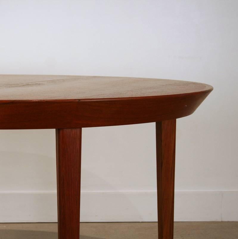 Scandinavian Modern Vintage Danish Teak Round Extendable Dining Table For Sale