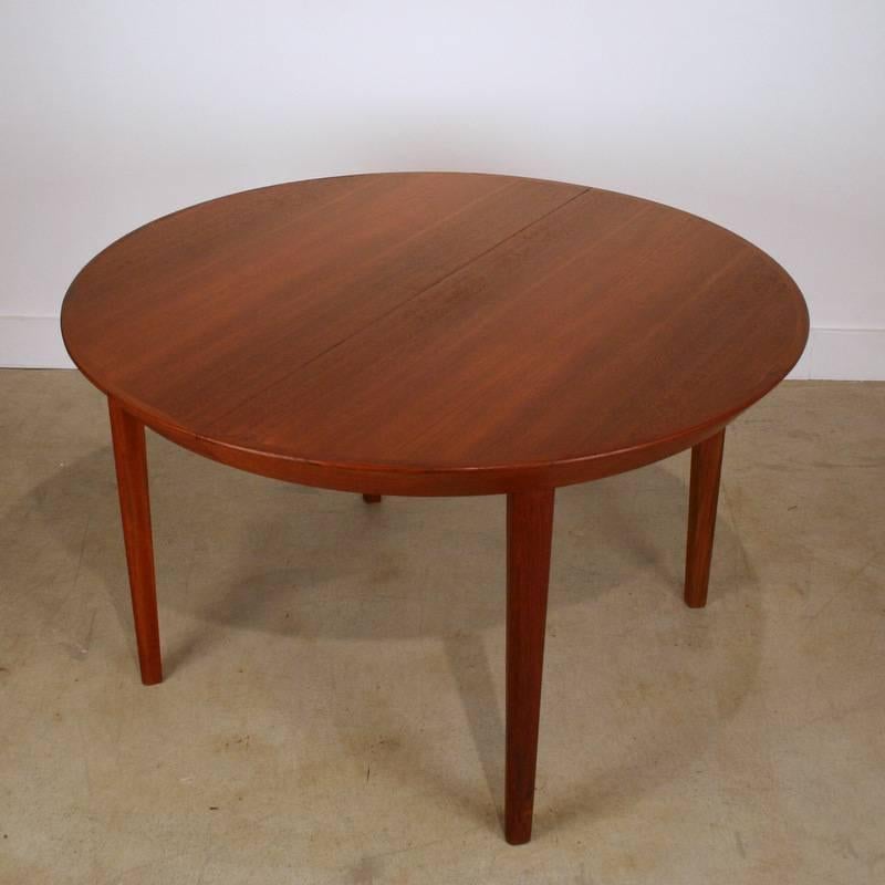 Vintage Danish Teak Round Extendable Dining Table For Sale 2