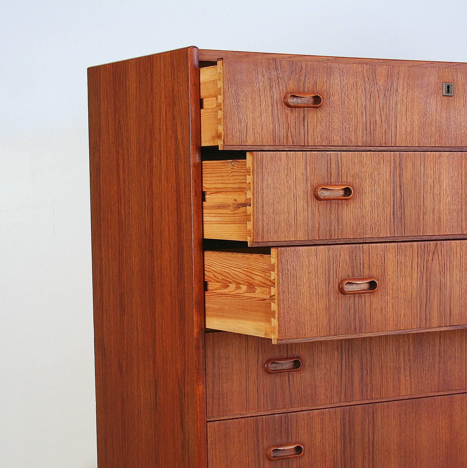 Wonderful vintage teak dresser with six drawers. Each drawer features two beautifully crafted finger pulls. Made in Denmark.
 