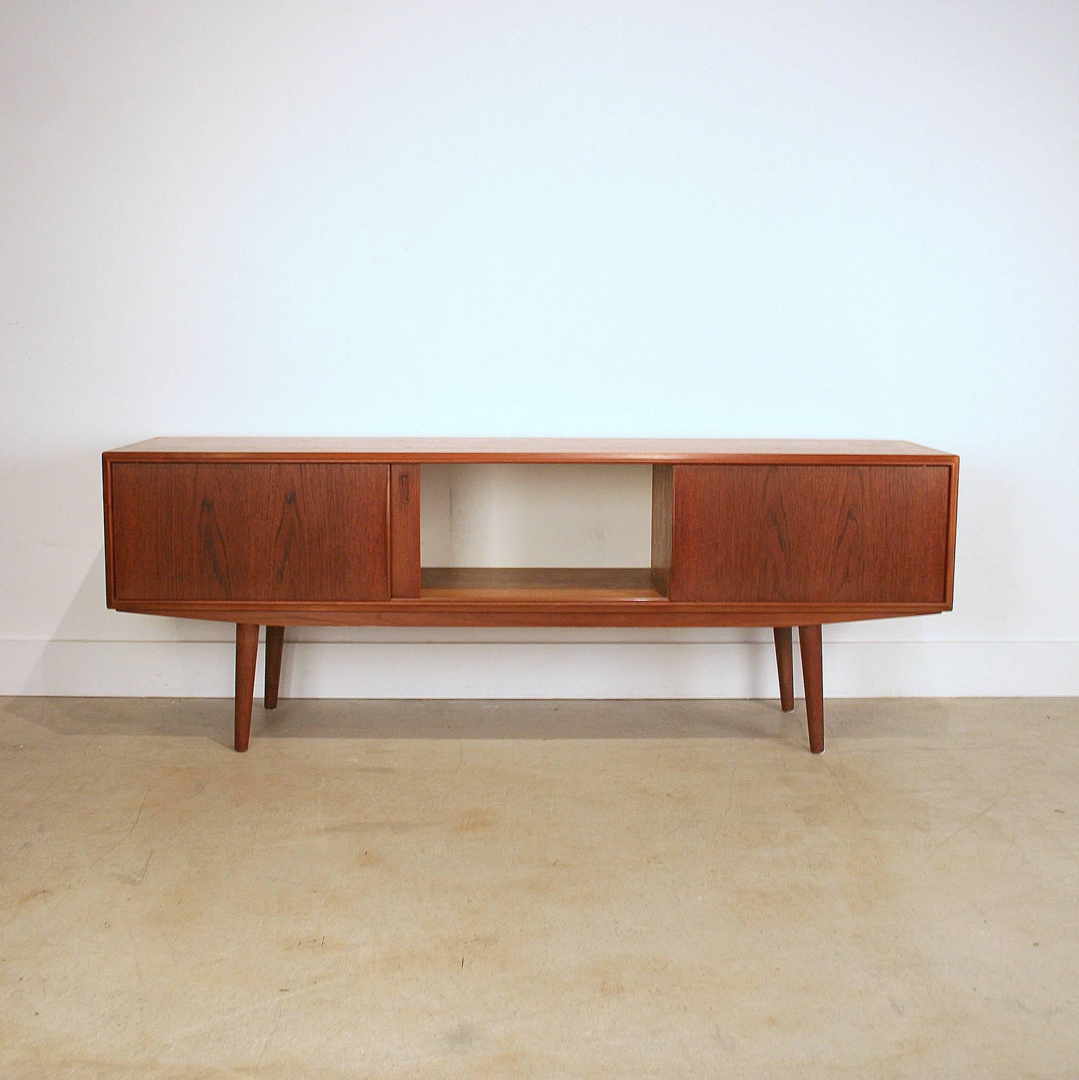 Vintage Danish Teak Sideboard In Excellent Condition For Sale In Vancouver, BC
