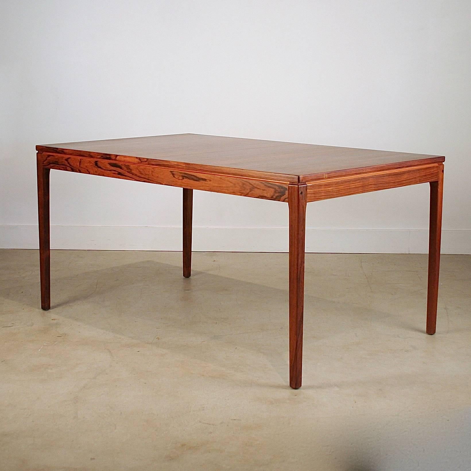 Vintage Danish Rosewood Dining Table In Excellent Condition For Sale In Vancouver, BC