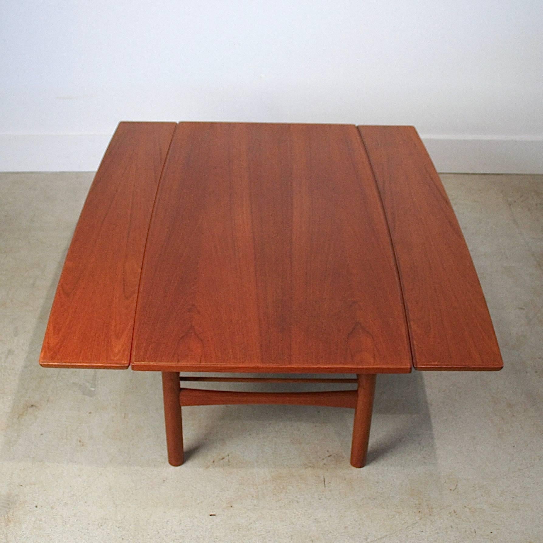 Vintage Danish Teak Coffee Table with Leaves In Excellent Condition In Vancouver, BC