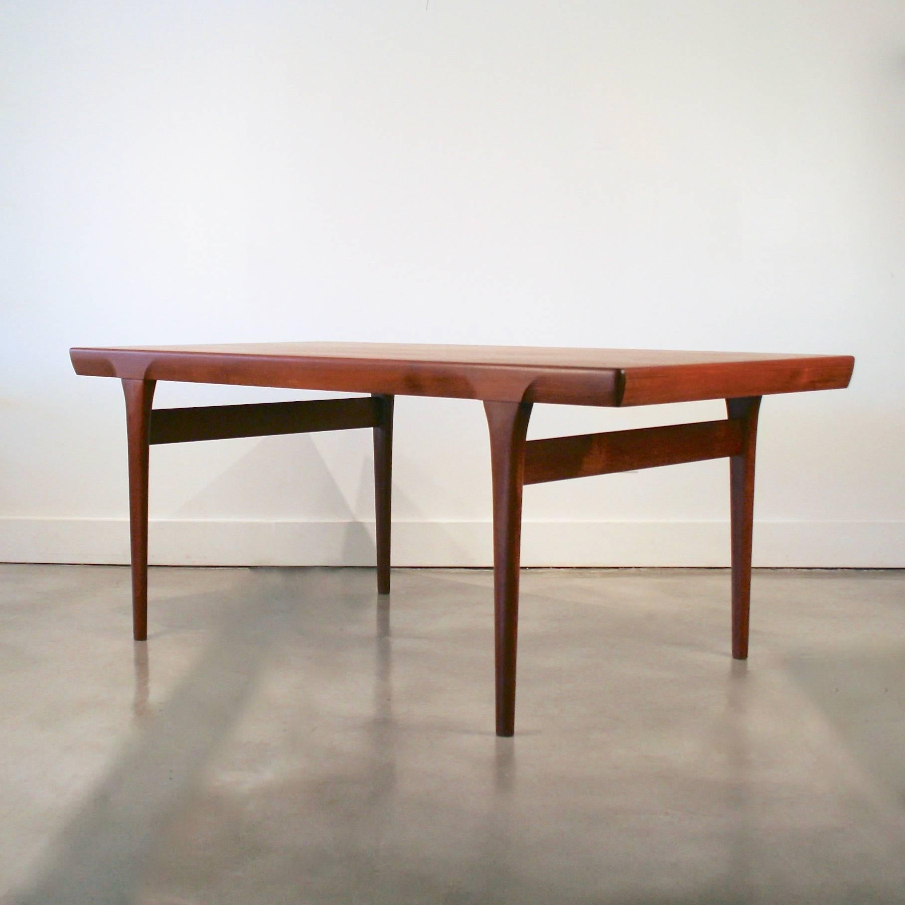 Vintage Danish Teak Dining Table In Excellent Condition In Vancouver, BC