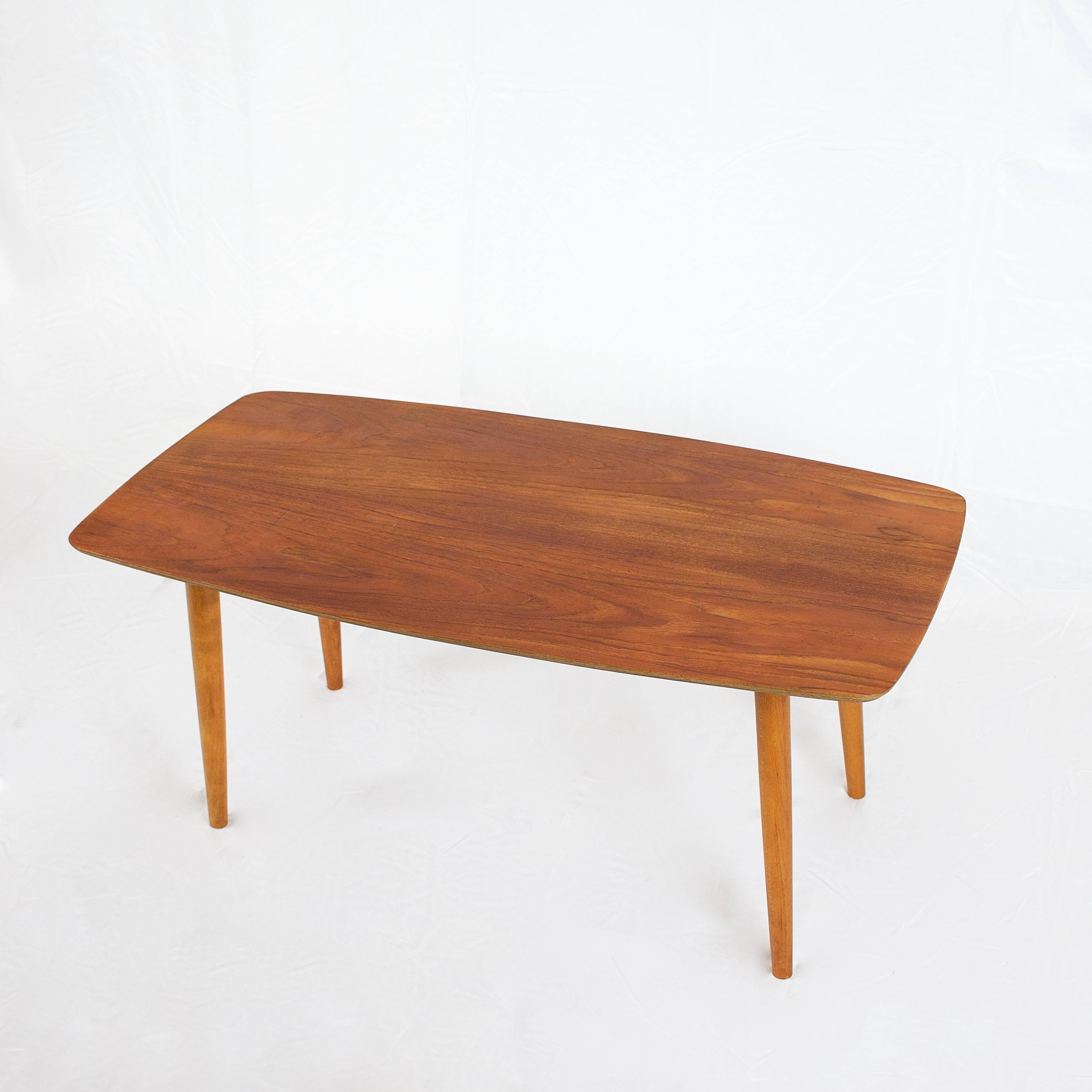 Vintage Danish Teak Coffee Table In Excellent Condition For Sale In Vancouver, BC