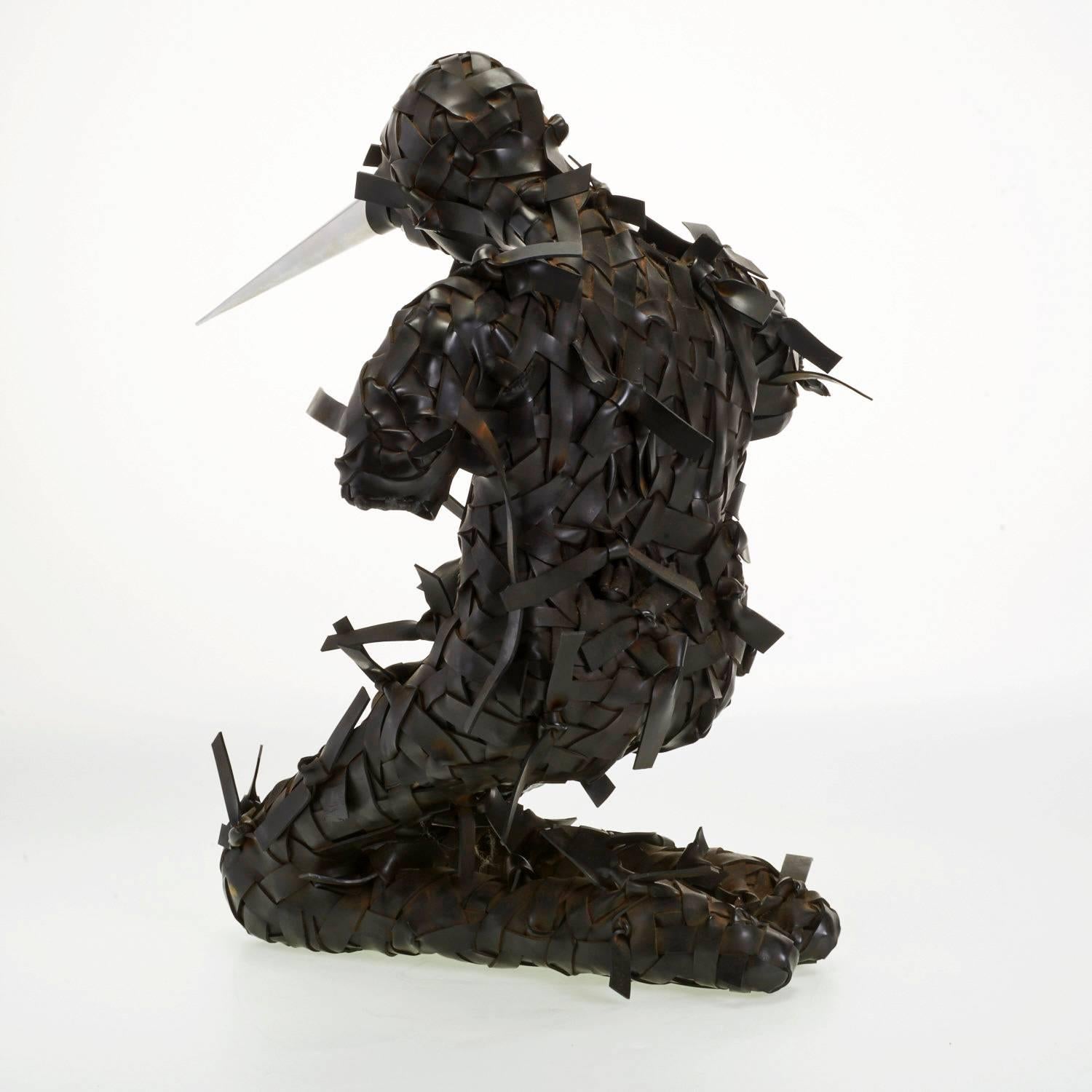 Schwarze figurale Skulptur aus schwarzem Gummi in der Art von Chakaia Booker (amerikanisch) im Angebot