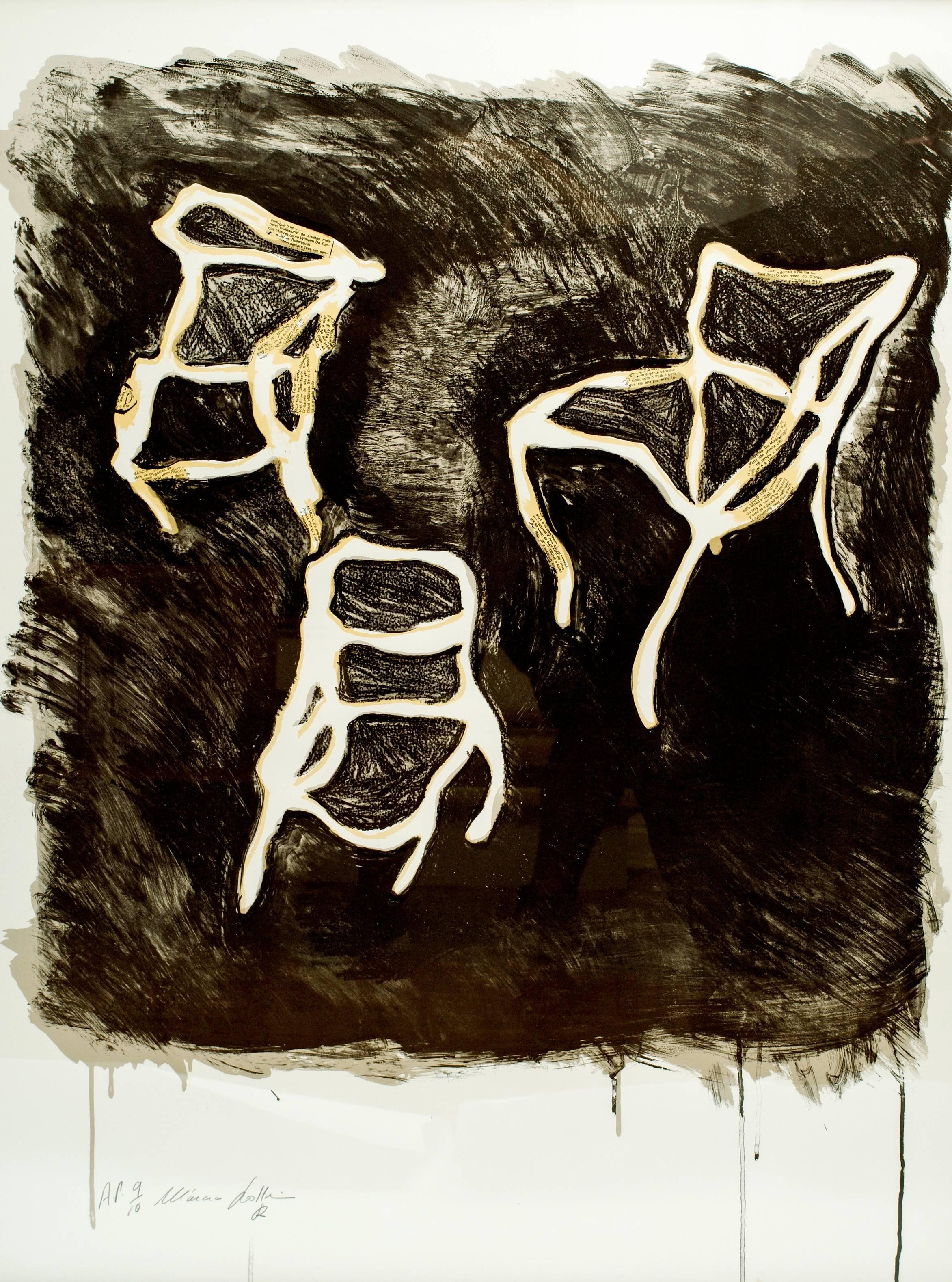 Fabuleuse et saisissante sérigraphie de chaises par l'artiste cotée Marcia Grostein (brésilienne-américaine née en 1949) de trois chaises abstraites avec un collage de papier journal qui montre des noms d'artistes comme Willem de Kooning et James