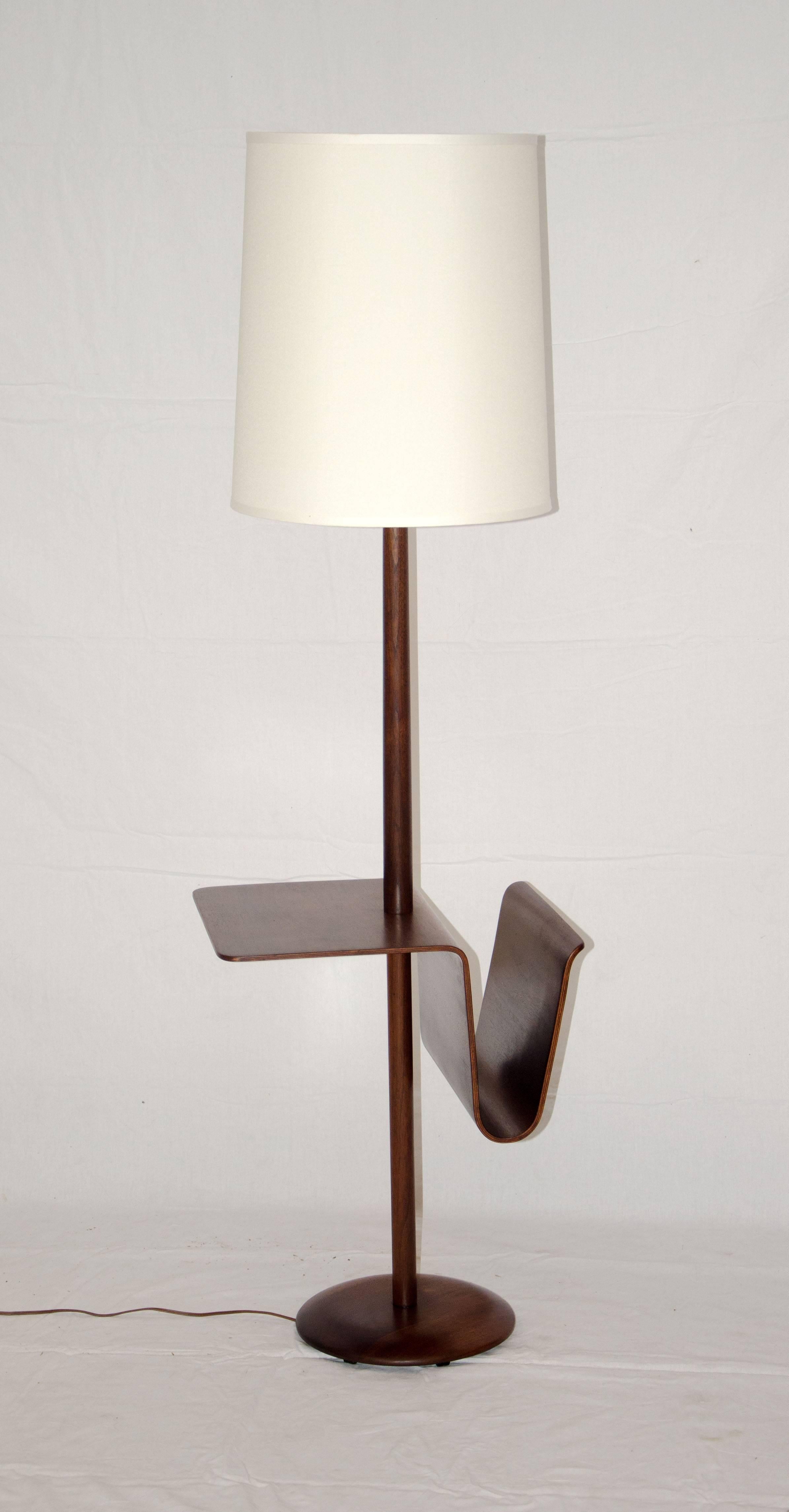 Wonderful multipurpose lamp with a bent ply table for a drink or coffee as well as a magazine or newspaper space. There is a weight attached to the underside of the 12