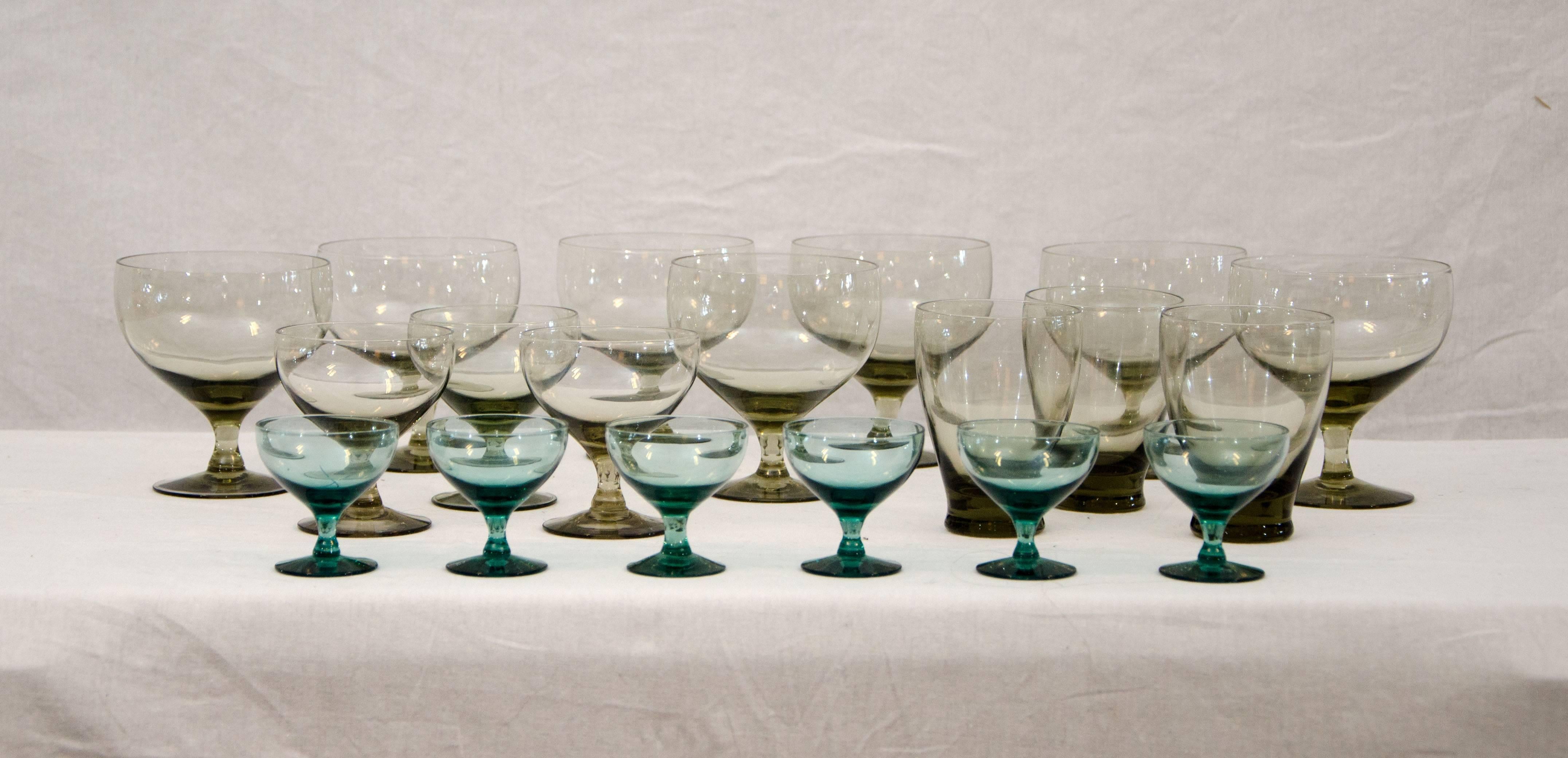 Small collection of Morgantown American glasses to add to or to start your modern collection.
7 Stem goblets (10 oz) smoke color, 4