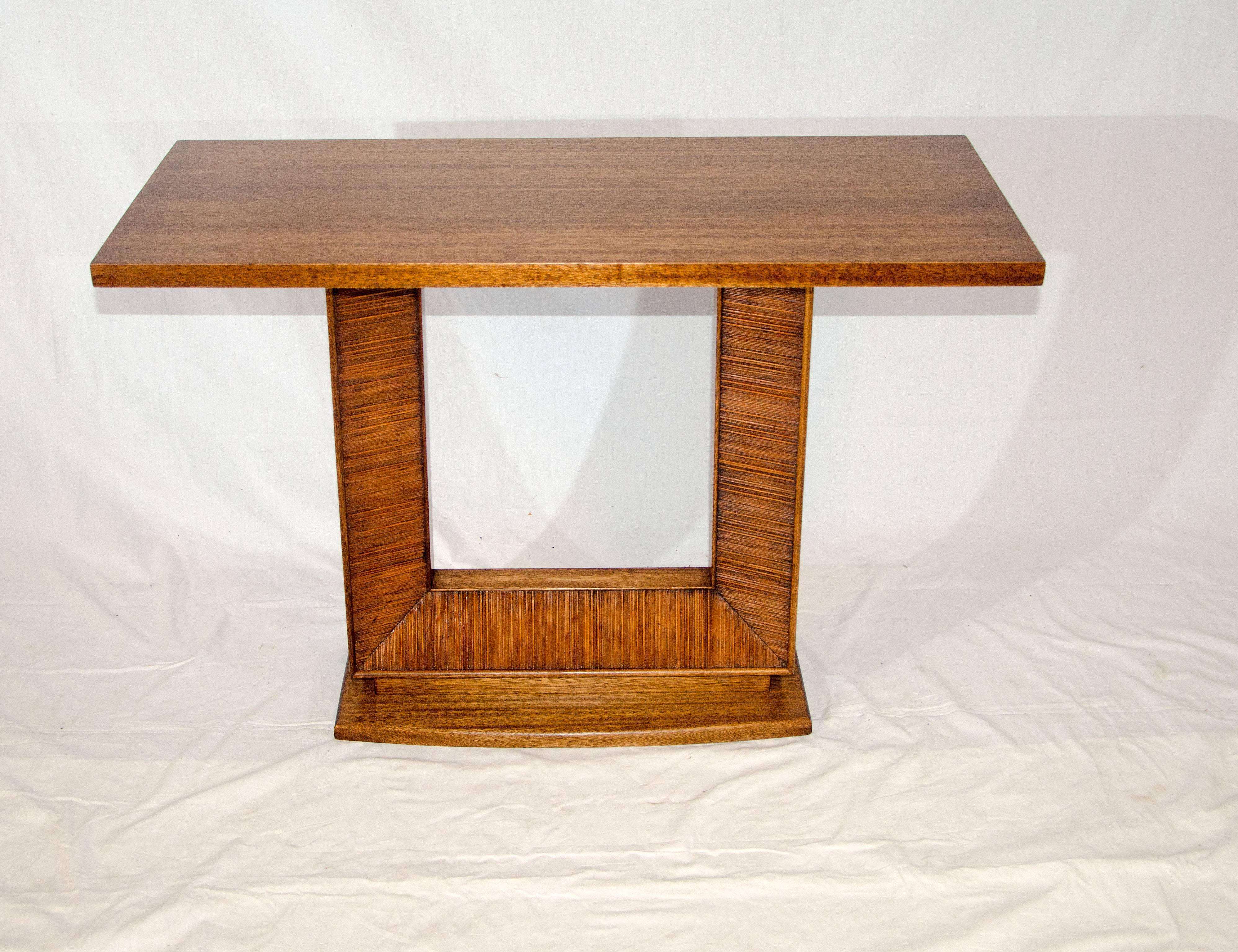 Very nice smaller size console table, perfect for an entry way, as an extra serving space in the dining room, or in the office as a printer stand. Would also be a great small table in a very small eating area.