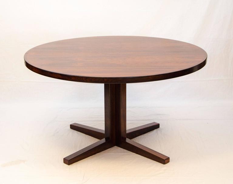 Danish Rosewood Round Pedestal Dining, Round Pedestal Dining Table With Leaf